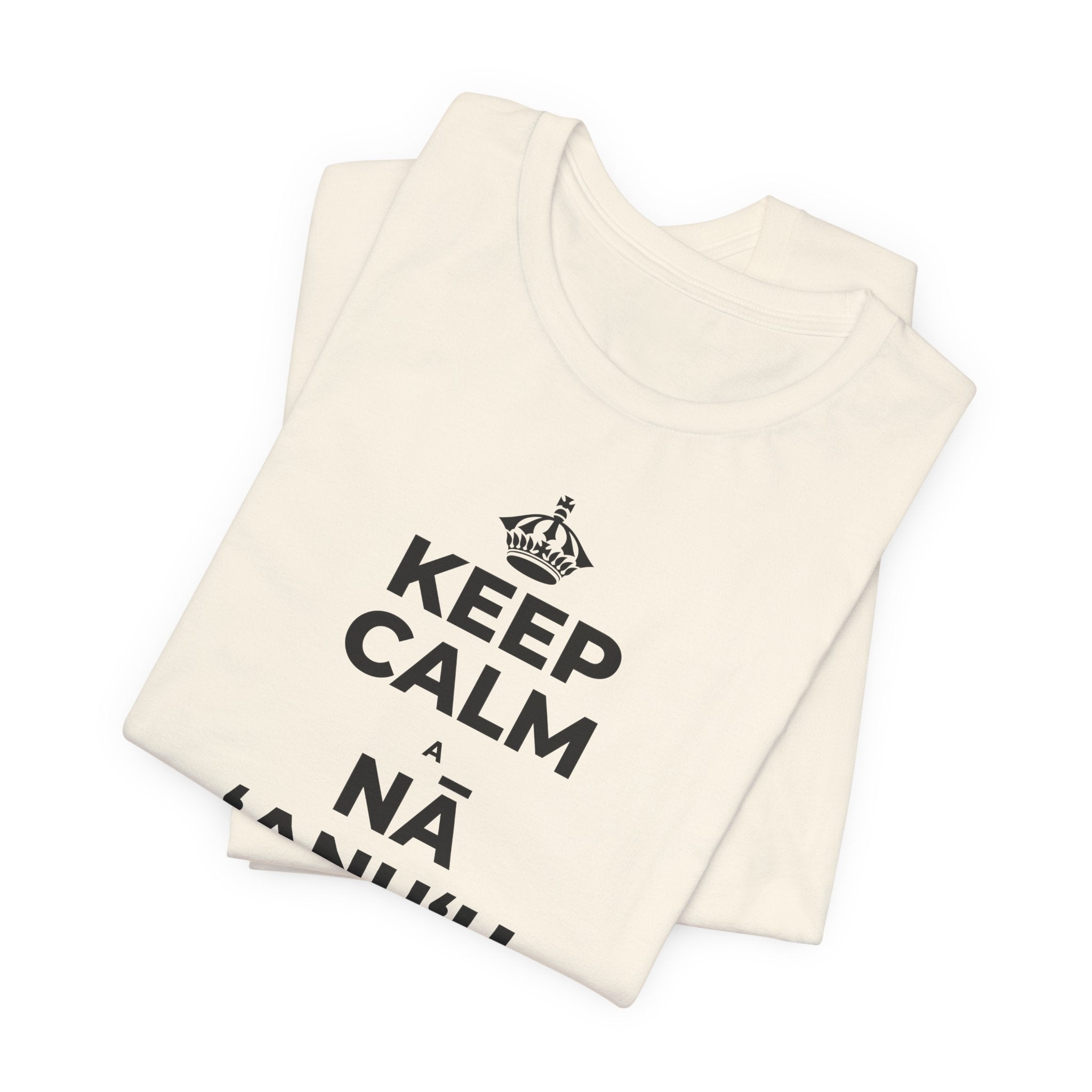 KEEP CALM A NĀ ʻANUʻU LIʻILIʻI, MAKAHIKI NUI T-Shirt (White–Asphalt)