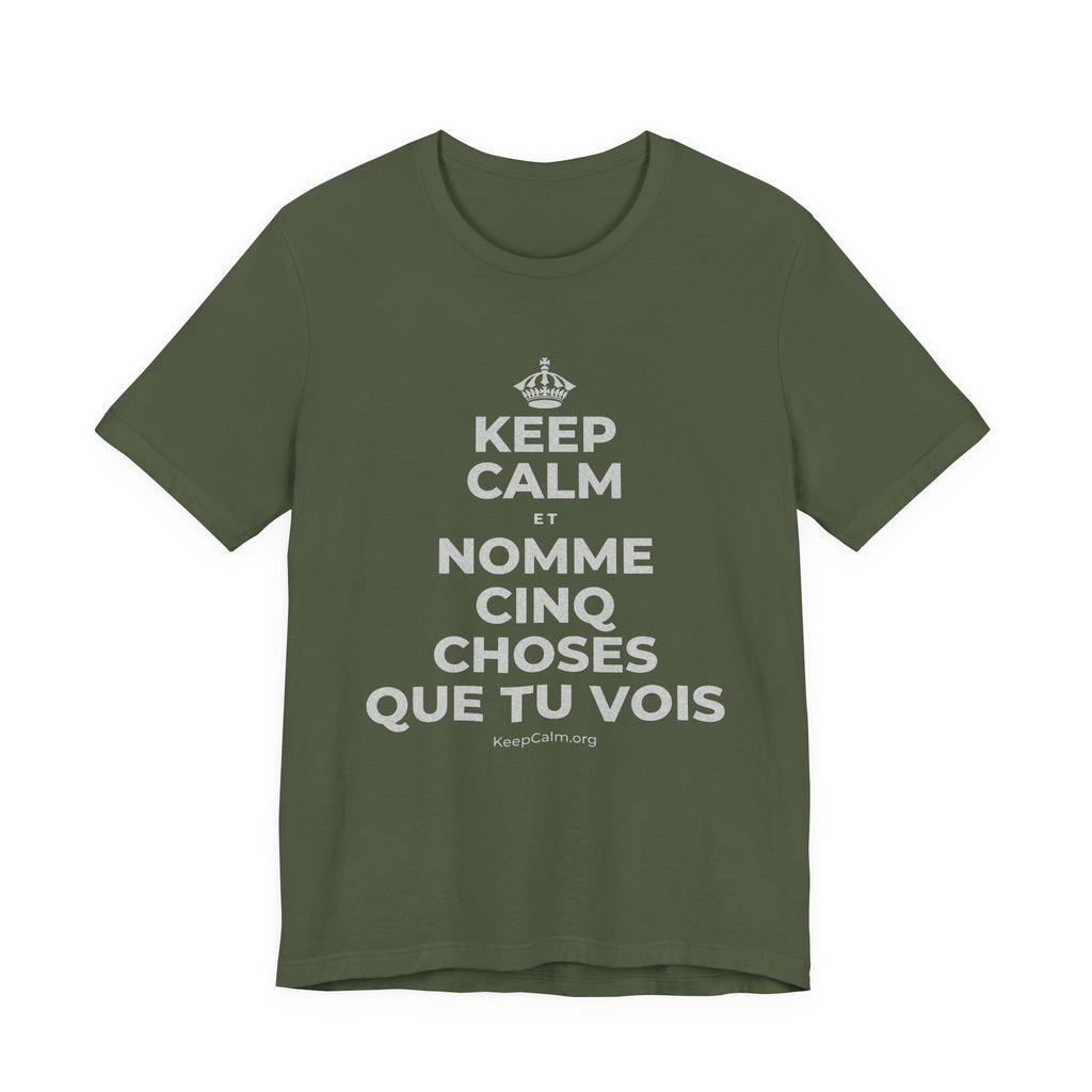 KEEP CALM ET NOMME CINQ CHOSES QUE TU VOIS T-Shirt (Military Green–Autumn)