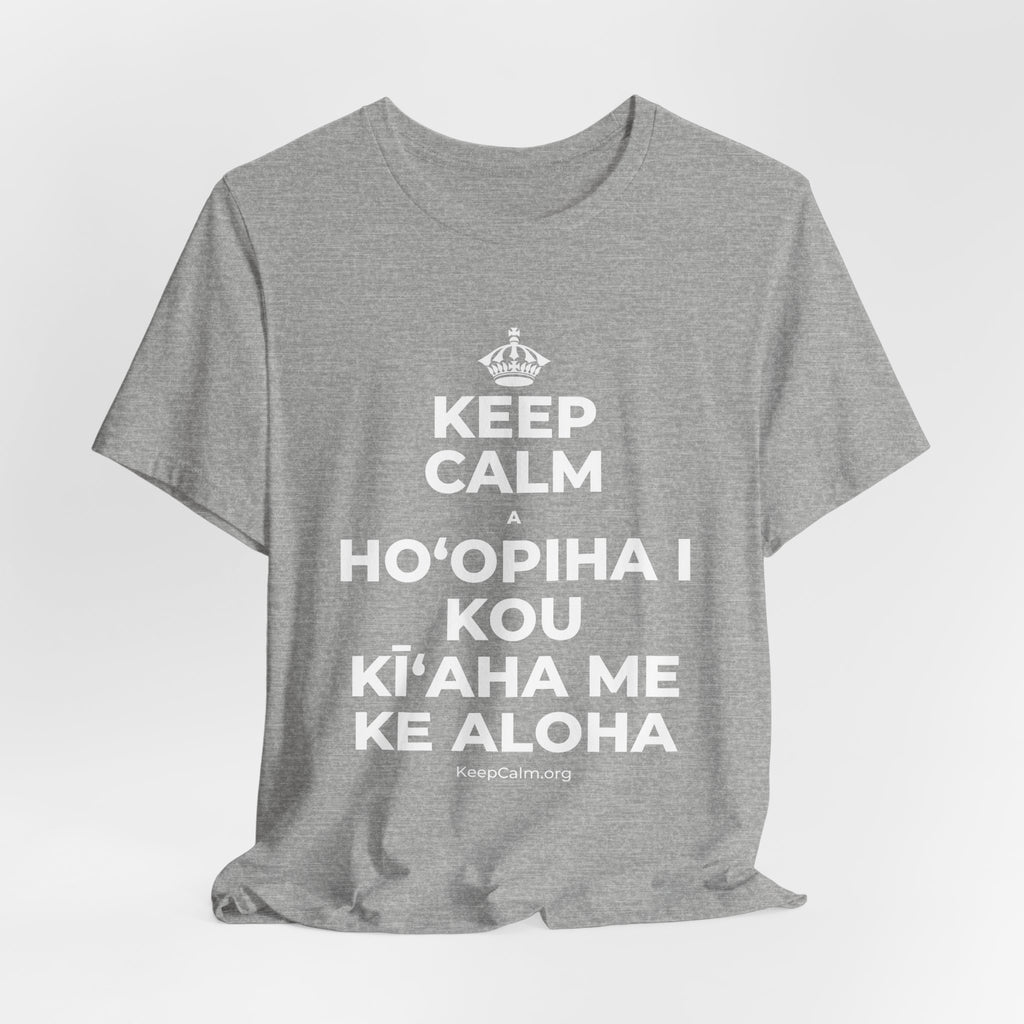 KEEP CALM A HOʻOPIHA I KOU KĪʻAHA ME KE ALOHA T-Shirt (White–Asphalt)