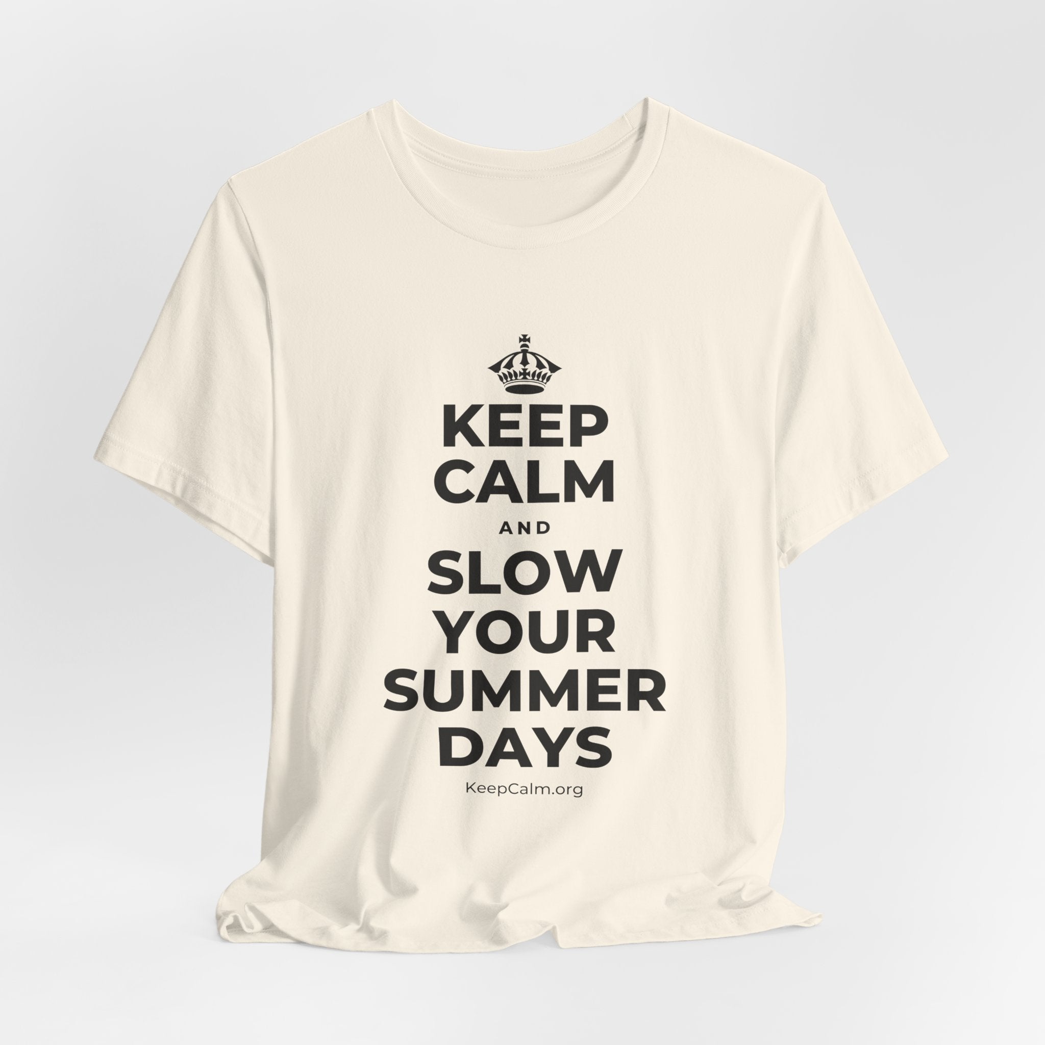 KEEP CALM AND SLOW YOUR SUMMER DAYS T-Shirt (White–Asphalt)