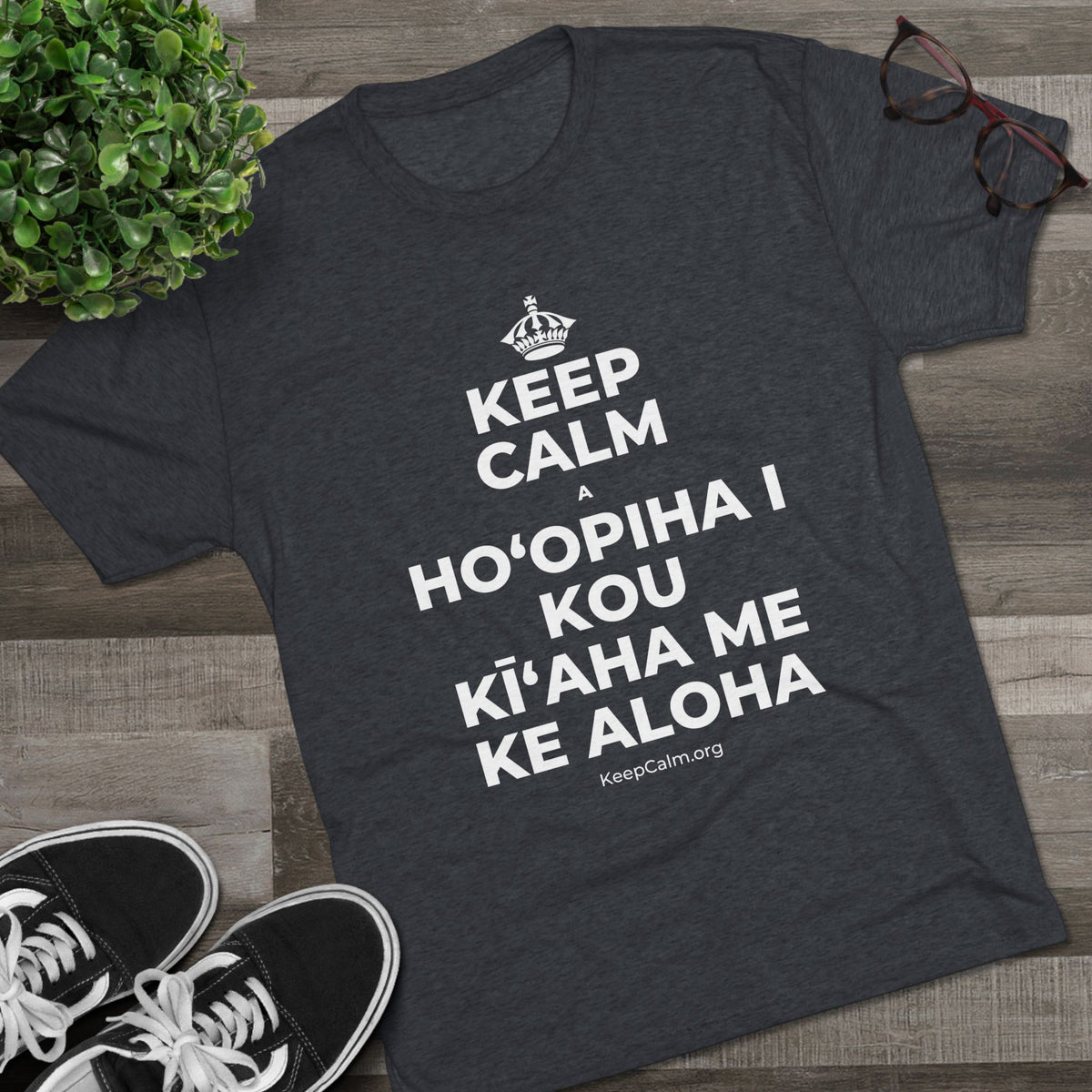 KEEP CALM A HOʻOPIHA I KOU KĪʻAHA ME KE ALOHA Tri-Blend Tee