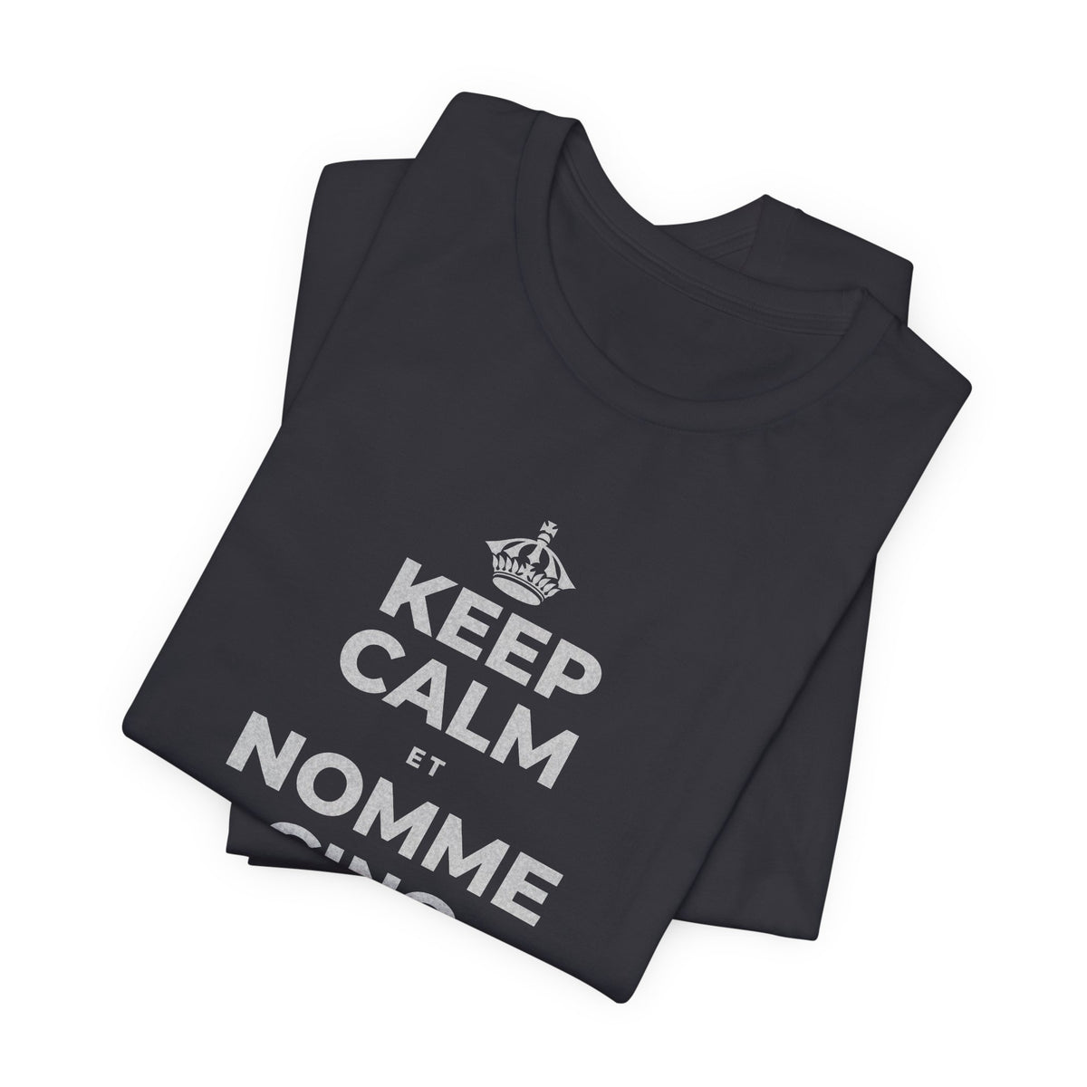 KEEP CALM ET NOMME CINQ CHOSES QUE TU VOIS T-Shirt (Baby Blue–Silver)