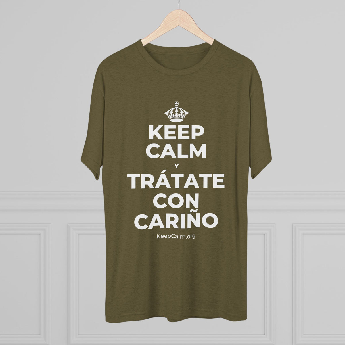 KEEP CALM Y TRÁTATE CON CARIÑO Tri-Blend Tee