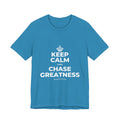 KEEP CALM AND CHASE GREATNESS T-Shirt (White–Asphalt)