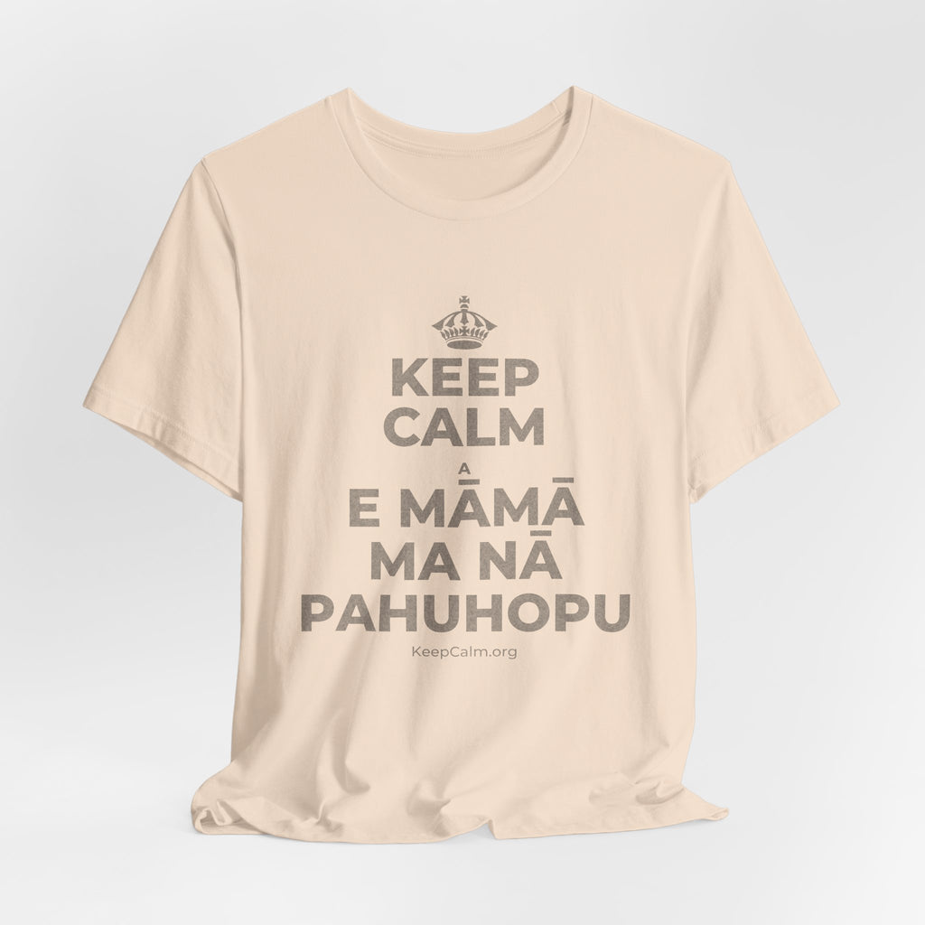 KEEP CALM A E MĀMĀ MA NĀ PAHUHOPU T-Shirt (Soft Cream–Heather Mauve)