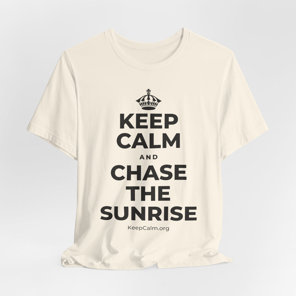 KEEP CALM AND CHASE THE SUNRISE T-Shirt (White–Asphalt)