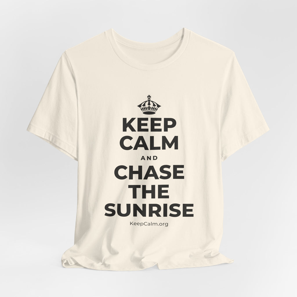 KEEP CALM AND CHASE THE SUNRISE T-Shirt (White–Asphalt)
