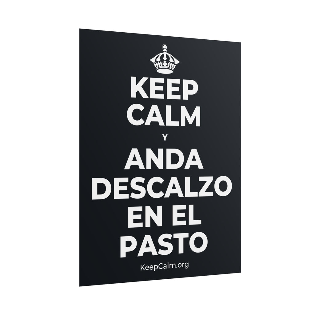 KEEP CALM Y ANDA DESCALZO EN EL PASTO Poster (Dark)