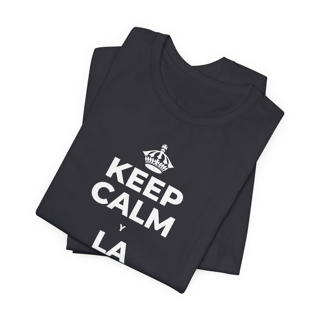 KEEP CALM Y LA FRENTE EN ALTO T-Shirt (Baby Blue–Silver)