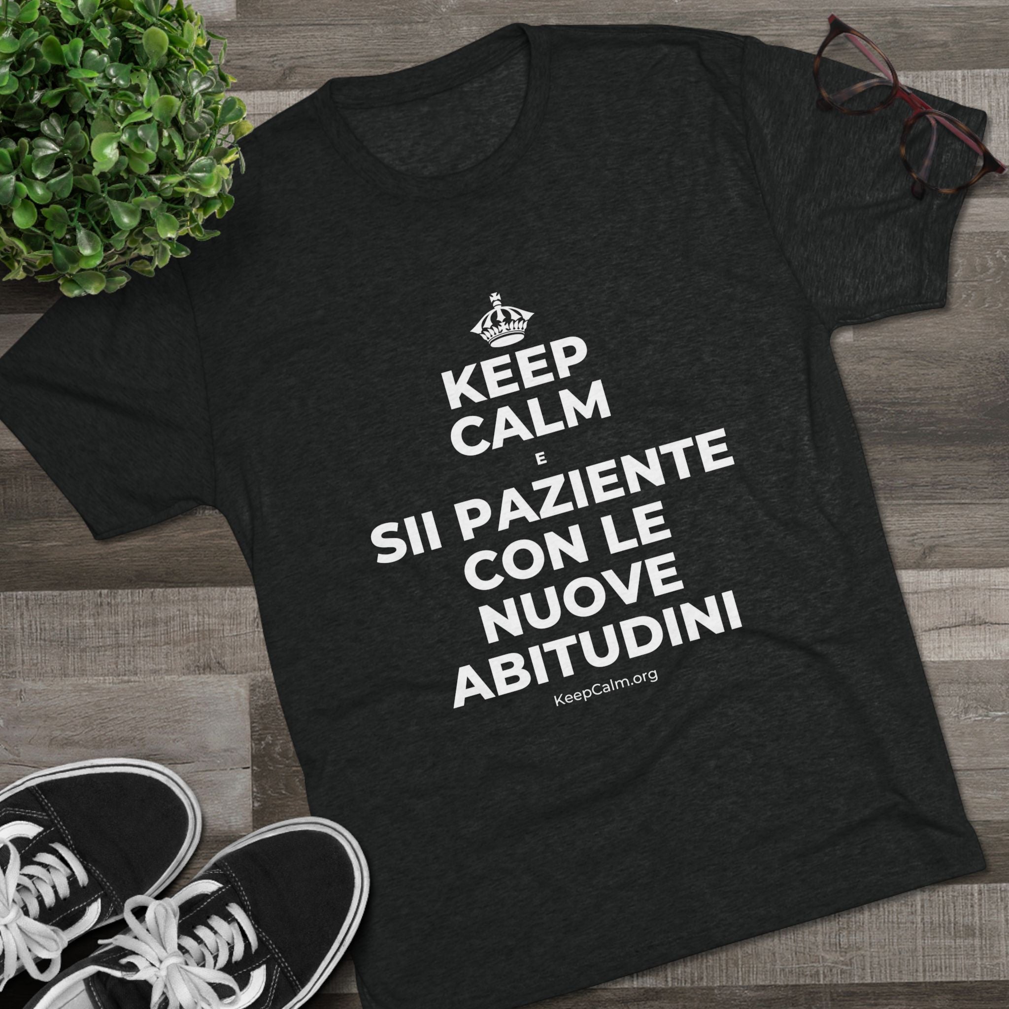 KEEP CALM E SII PAZIENTE CON LE NUOVE ABITUDINI Tri-Blend Tee