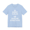 KEEP CALM Y SÉ SUAVE CONTIGO T-Shirt (Baby Blue–Silver)