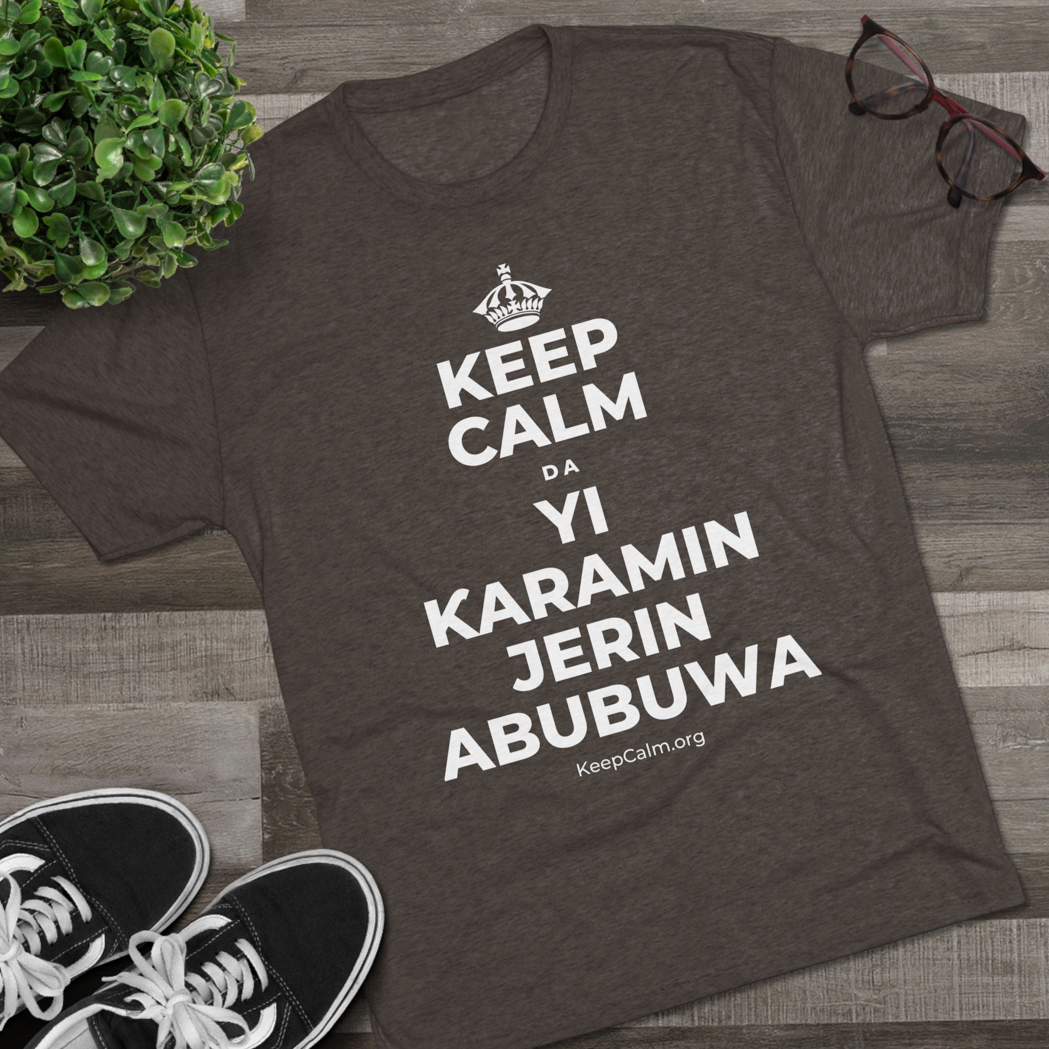 KEEP CALM DA YI ƘARAMIN JERIN ABUBUWA Tri-Blend Tee