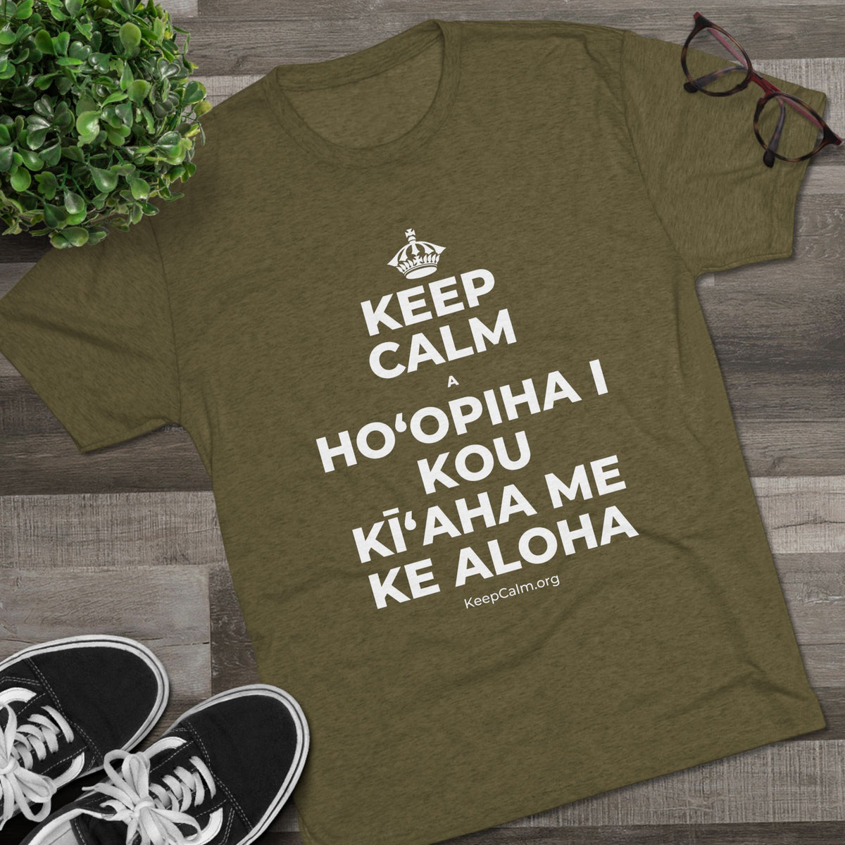KEEP CALM A HOʻOPIHA I KOU KĪʻAHA ME KE ALOHA Tri-Blend Tee