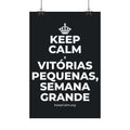 KEEP CALM E VITÓRIAS PEQUENAS, SEMANA GRANDE Satin Poster (Dark)