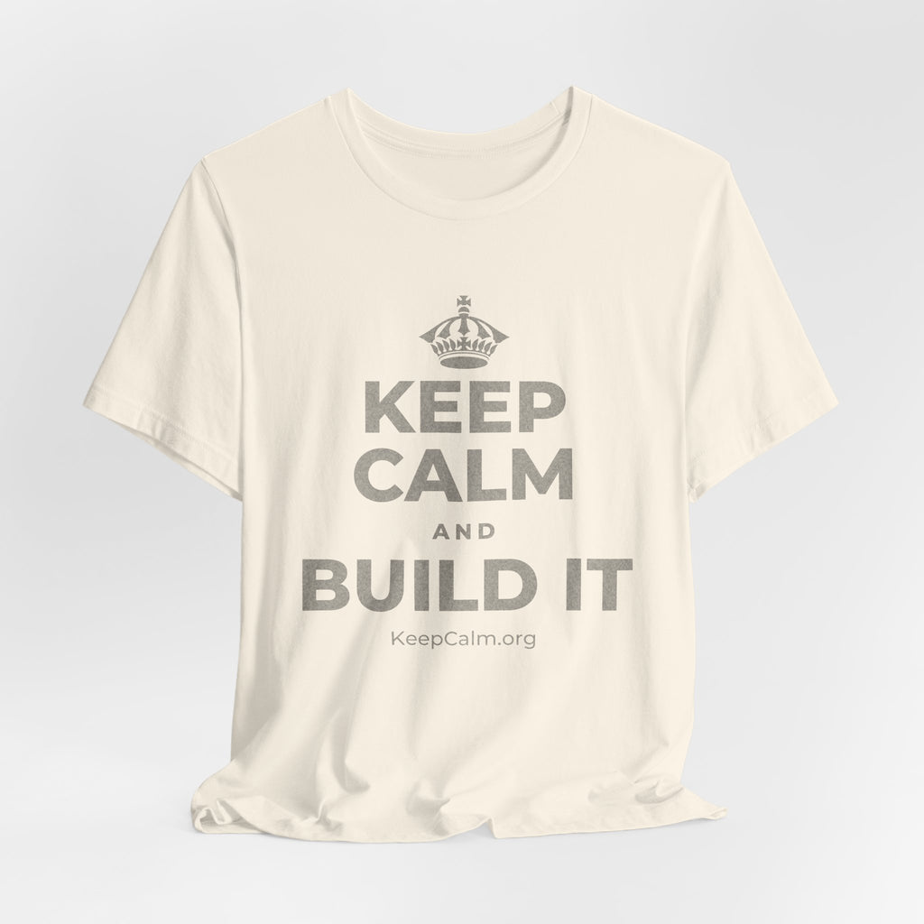 KEEP CALM AND BUILD IT T-Shirt (White–Asphalt)