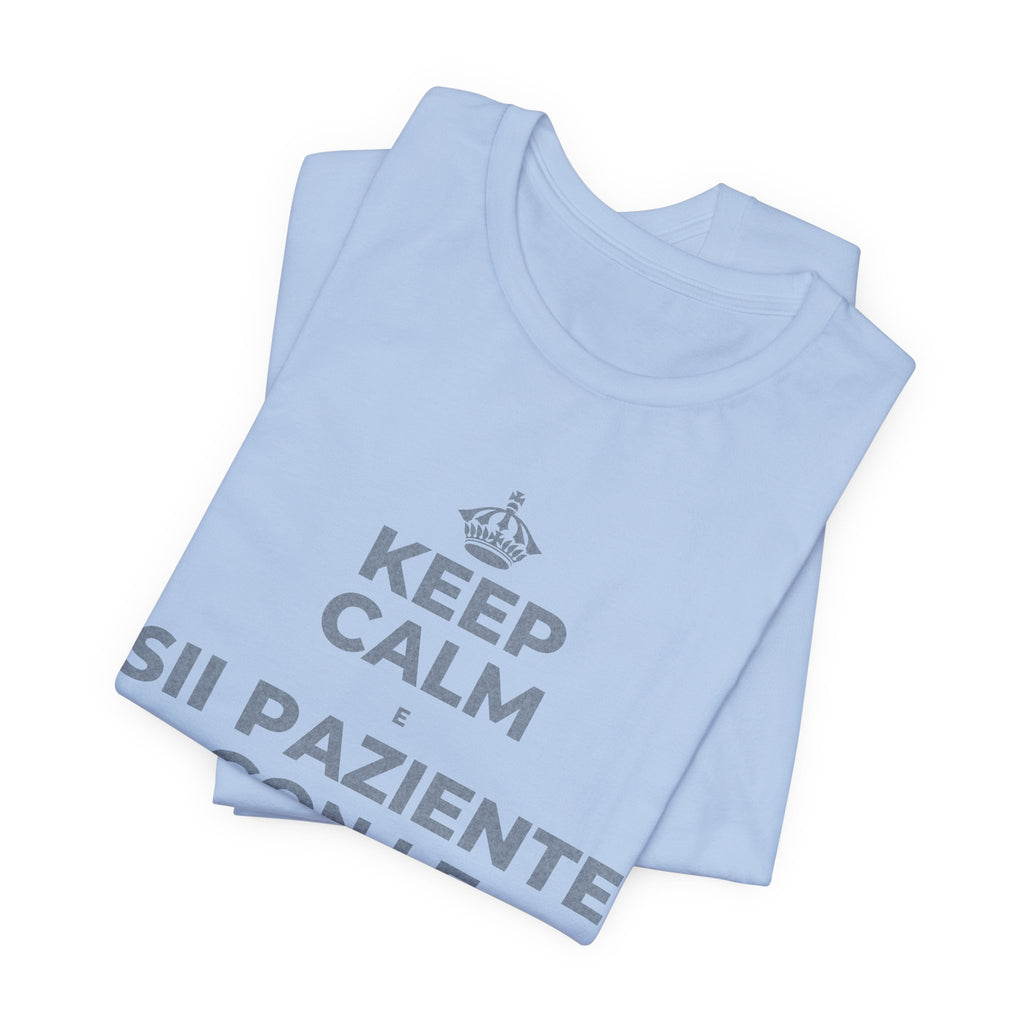 KEEP CALM E SII PAZIENTE CON LE NUOVE ABITUDINI T-Shirt (Baby Blue–Silver)