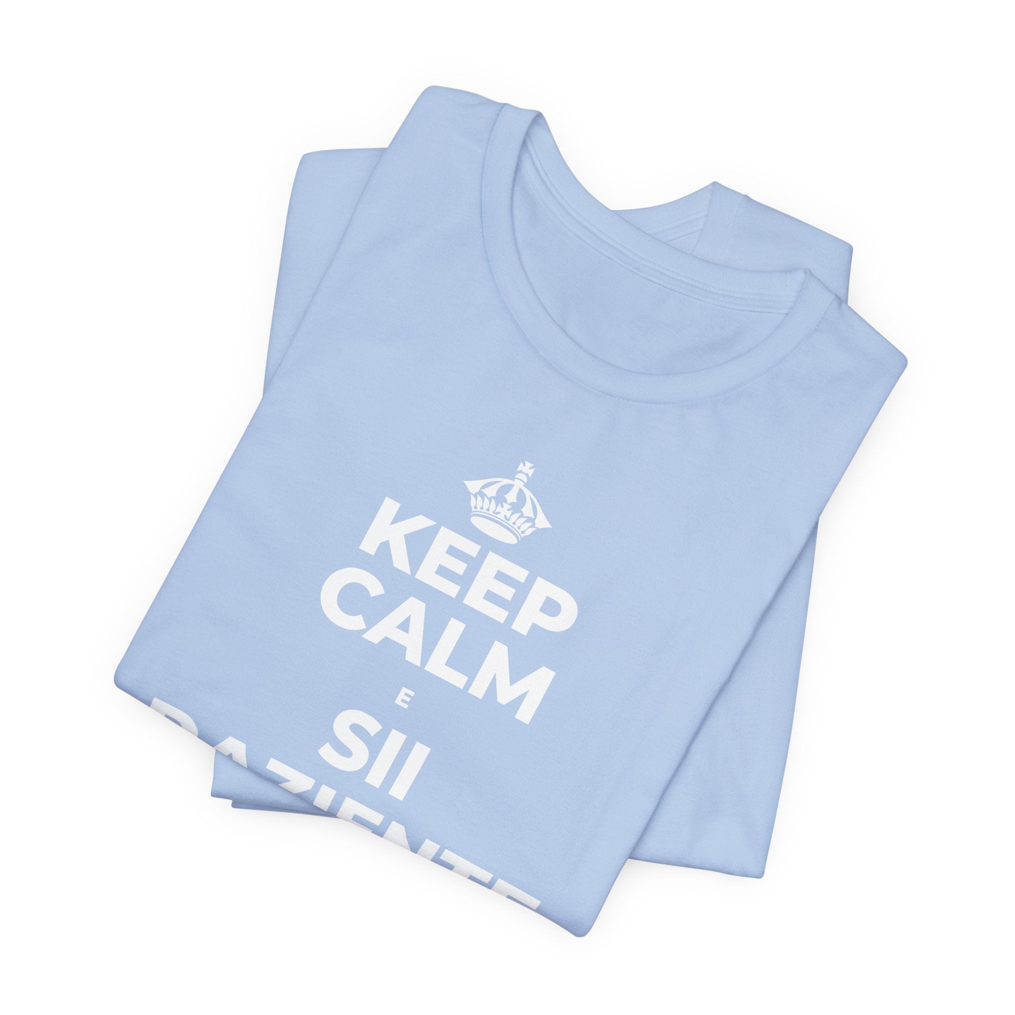 KEEP CALM E SII PAZIENTE CON LE NUOVE ABITUDINI T-Shirt (Baby Blue–Silver)