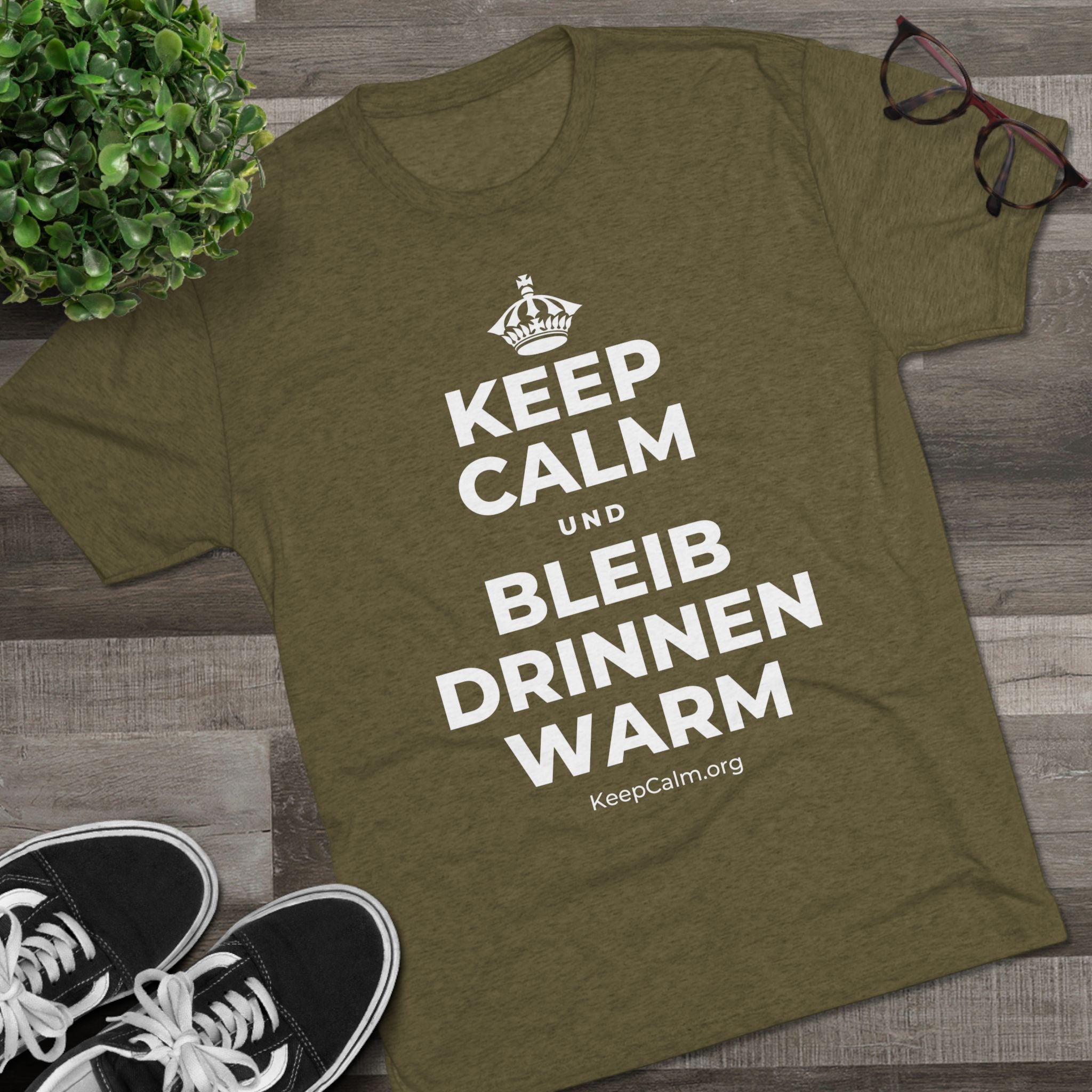 KEEP CALM UND BLEIB DRINNEN WARM Tri-Blend Tee