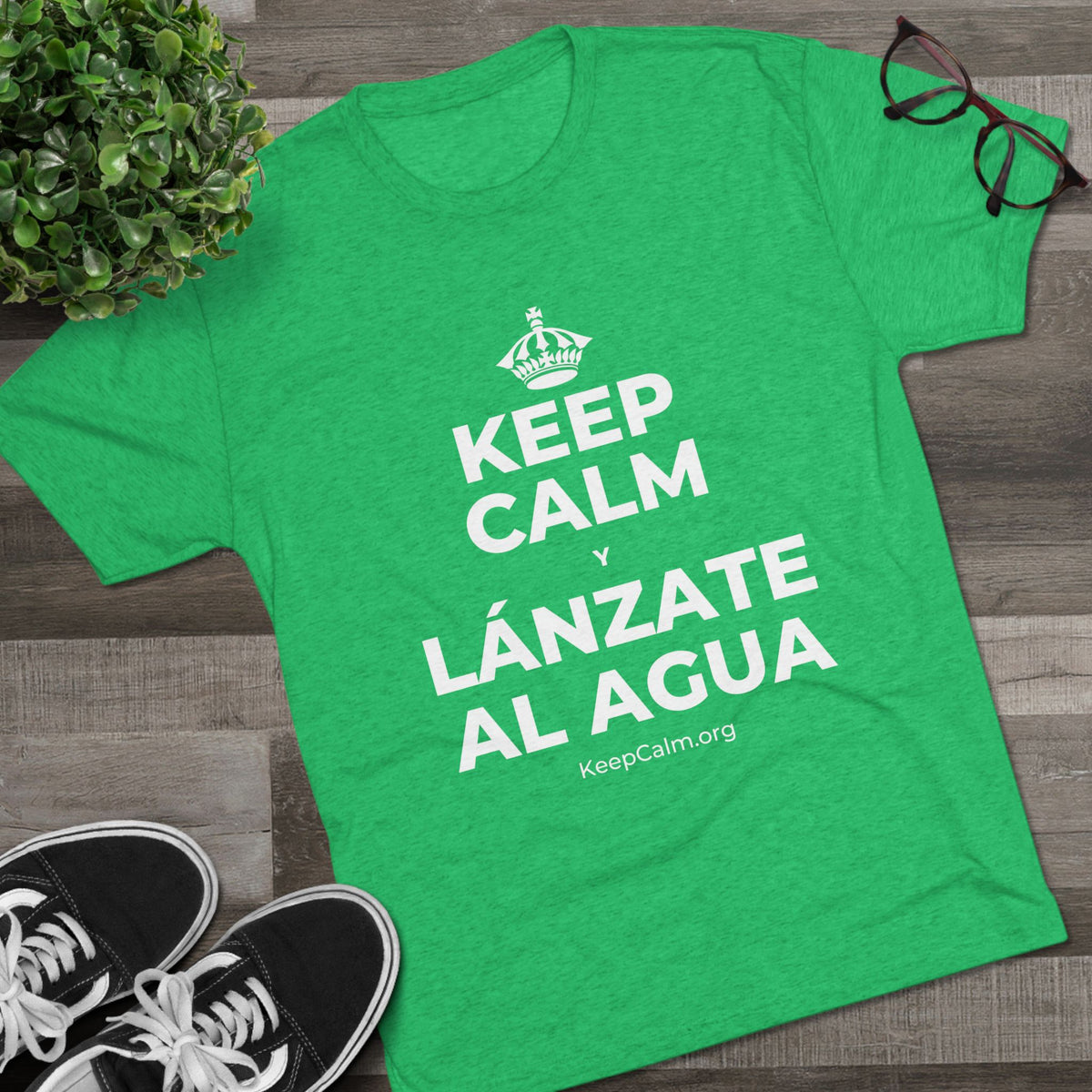 KEEP CALM Y LÁNZATE AL AGUA Tri-Blend Tee