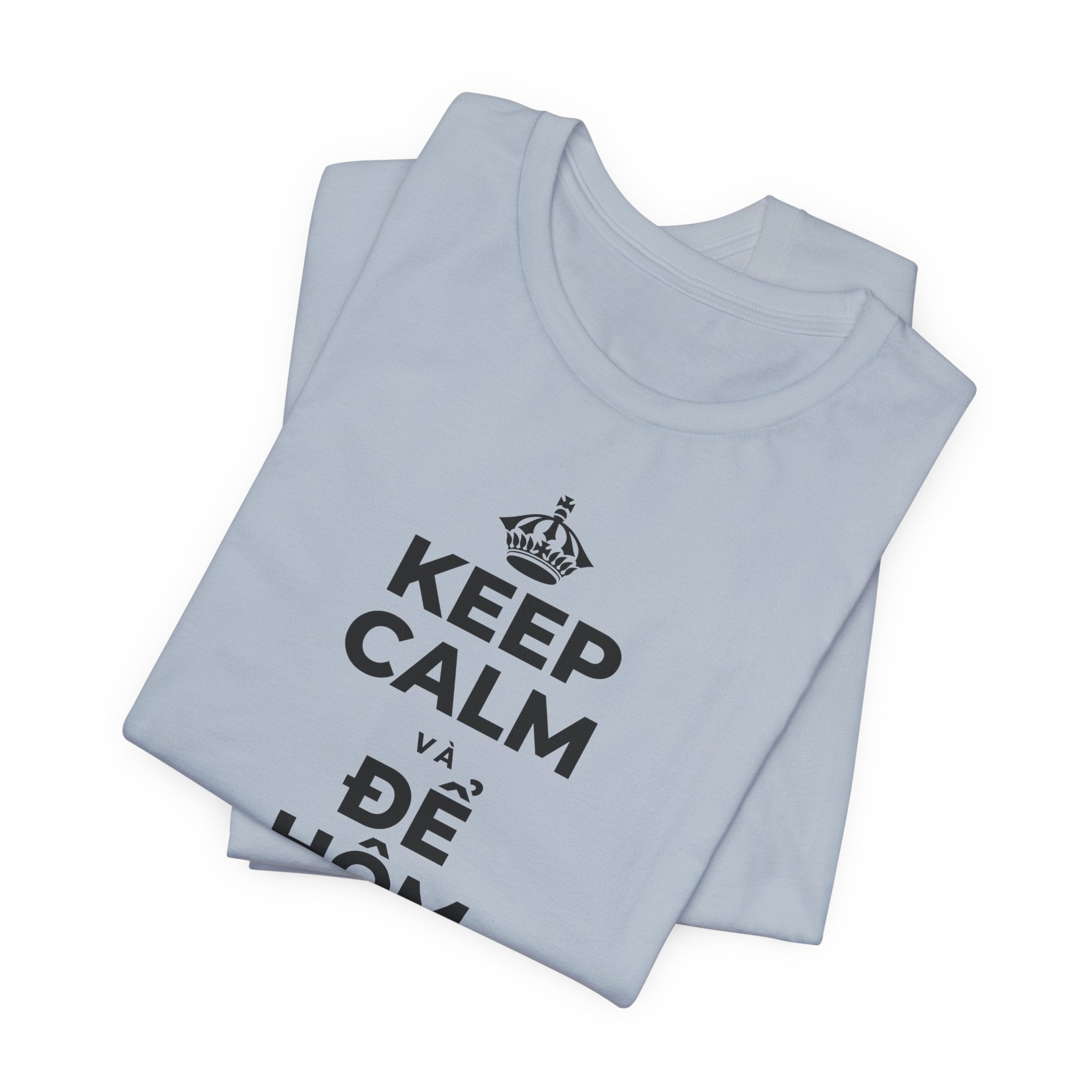KEEP CALM VÀ ĐỂ HÔM NAY ĐƯỢC KHÓ T-Shirt (White–Asphalt)