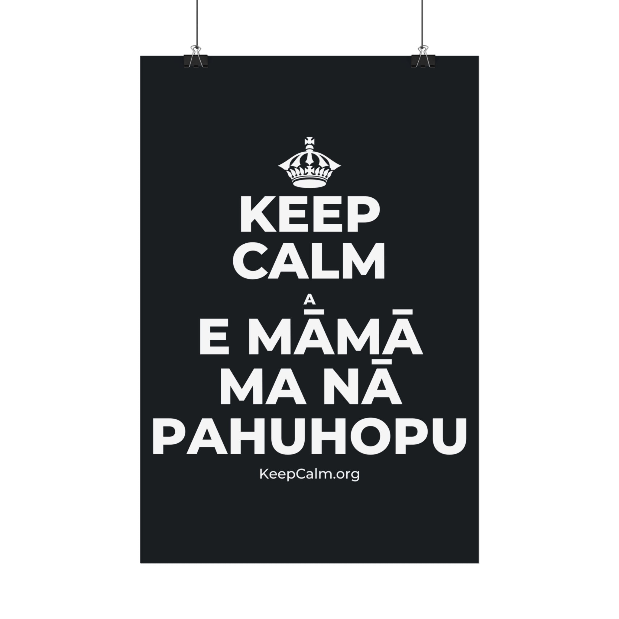 KEEP CALM A E MĀMĀ MA NĀ PAHUHOPU Satin Poster (Dark)