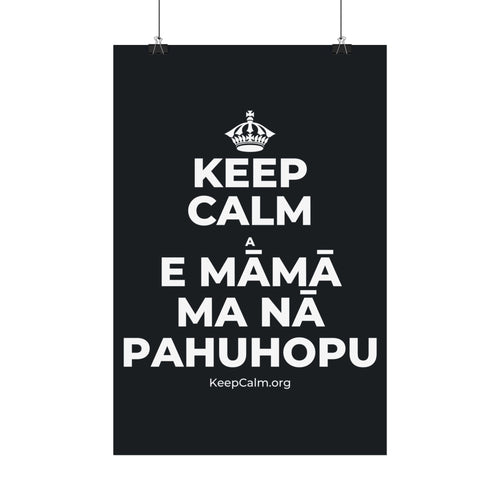 KEEP CALM A E MĀMĀ MA NĀ PAHUHOPU Satin Poster (Dark)