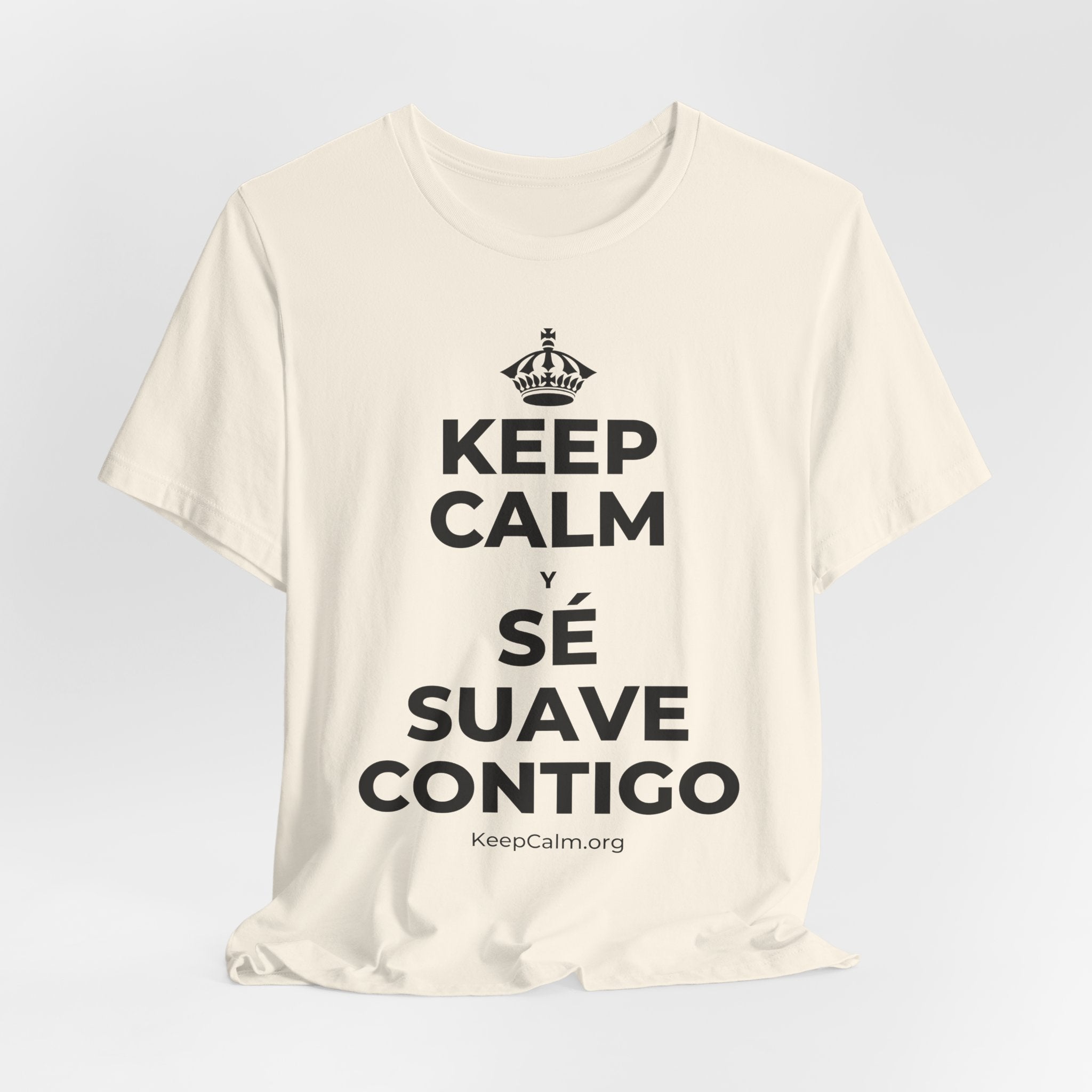 KEEP CALM Y SÉ SUAVE CONTIGO T-Shirt (White–Asphalt)