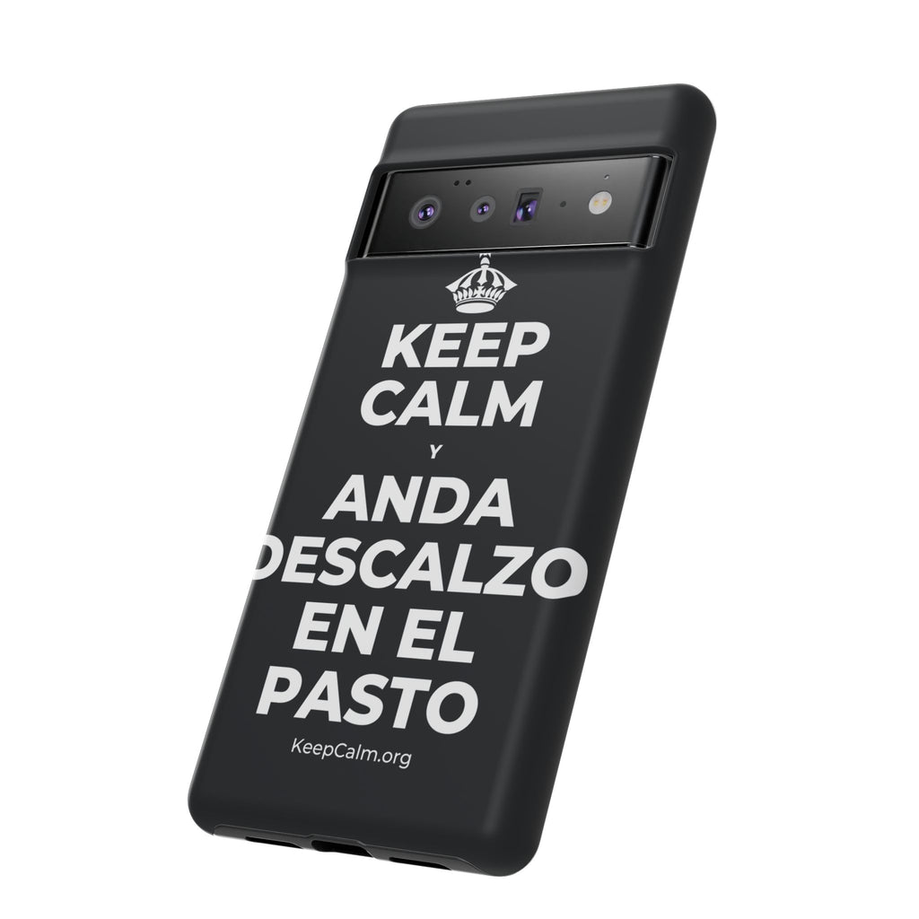 KEEP CALM Y ANDA DESCALZO EN EL PASTO Phone Case (Dark)
