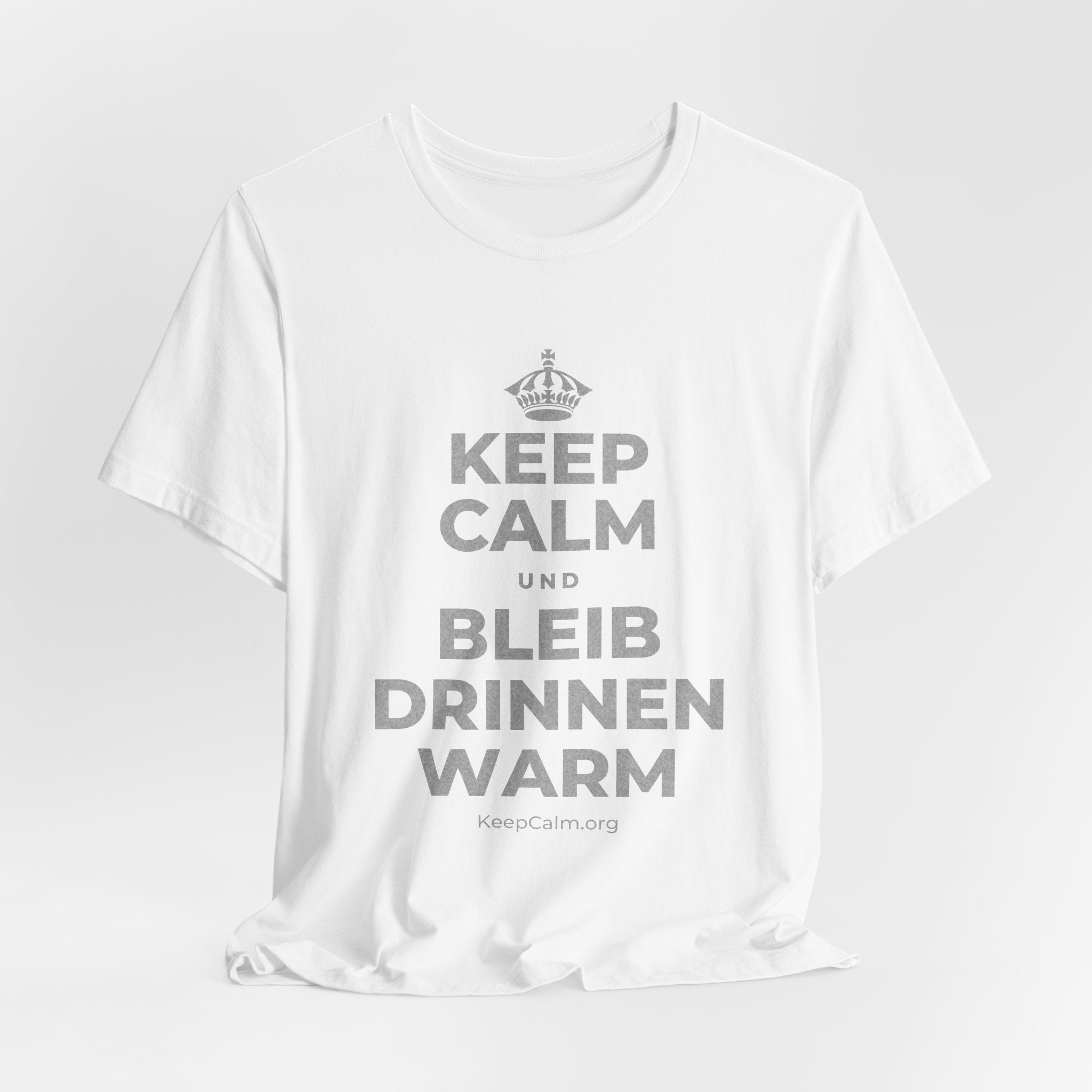 KEEP CALM UND BLEIB DRINNEN WARM T-Shirt (White–Asphalt)