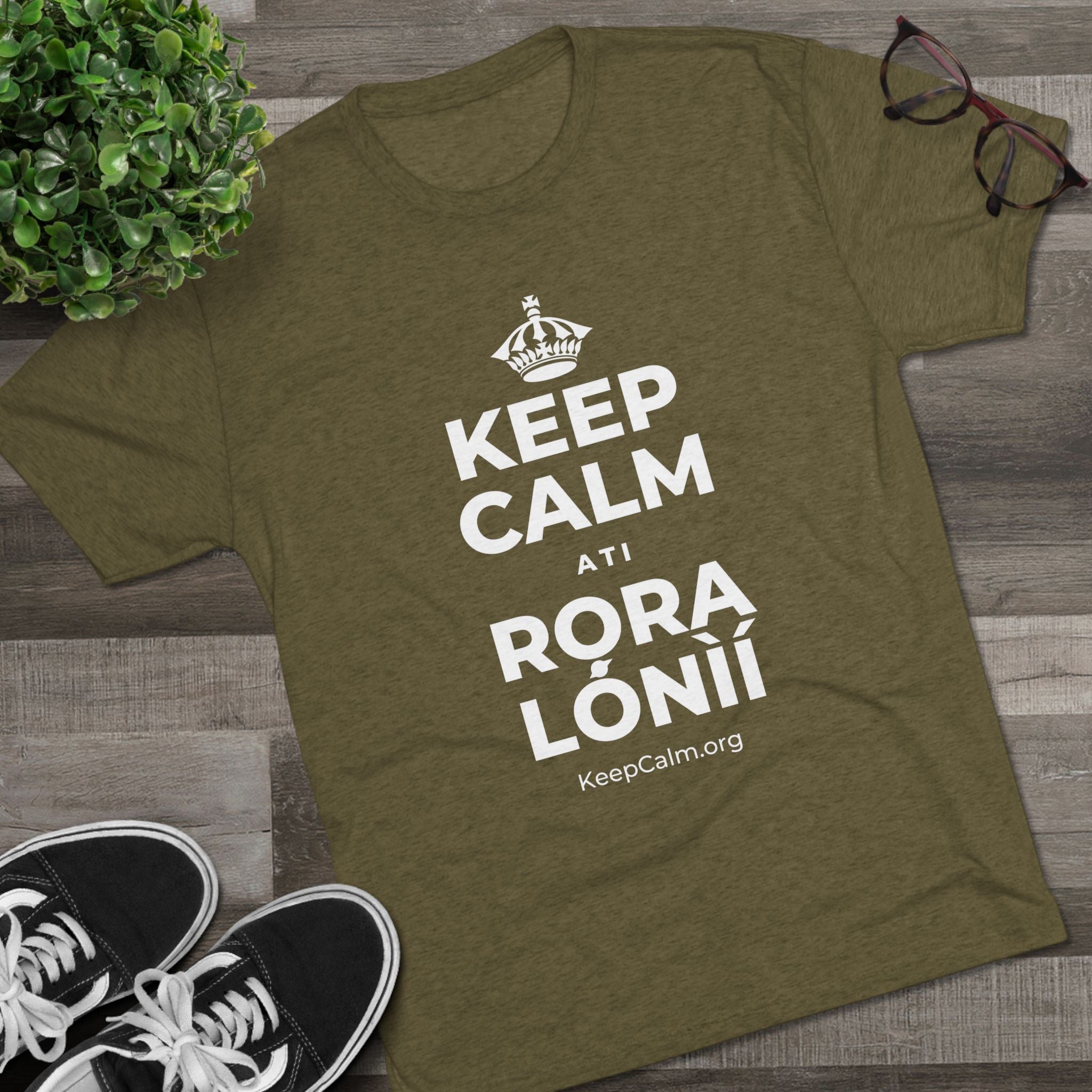 KEEP CALM ATI RỌRA LÓNÌÍ Tri-Blend Tee