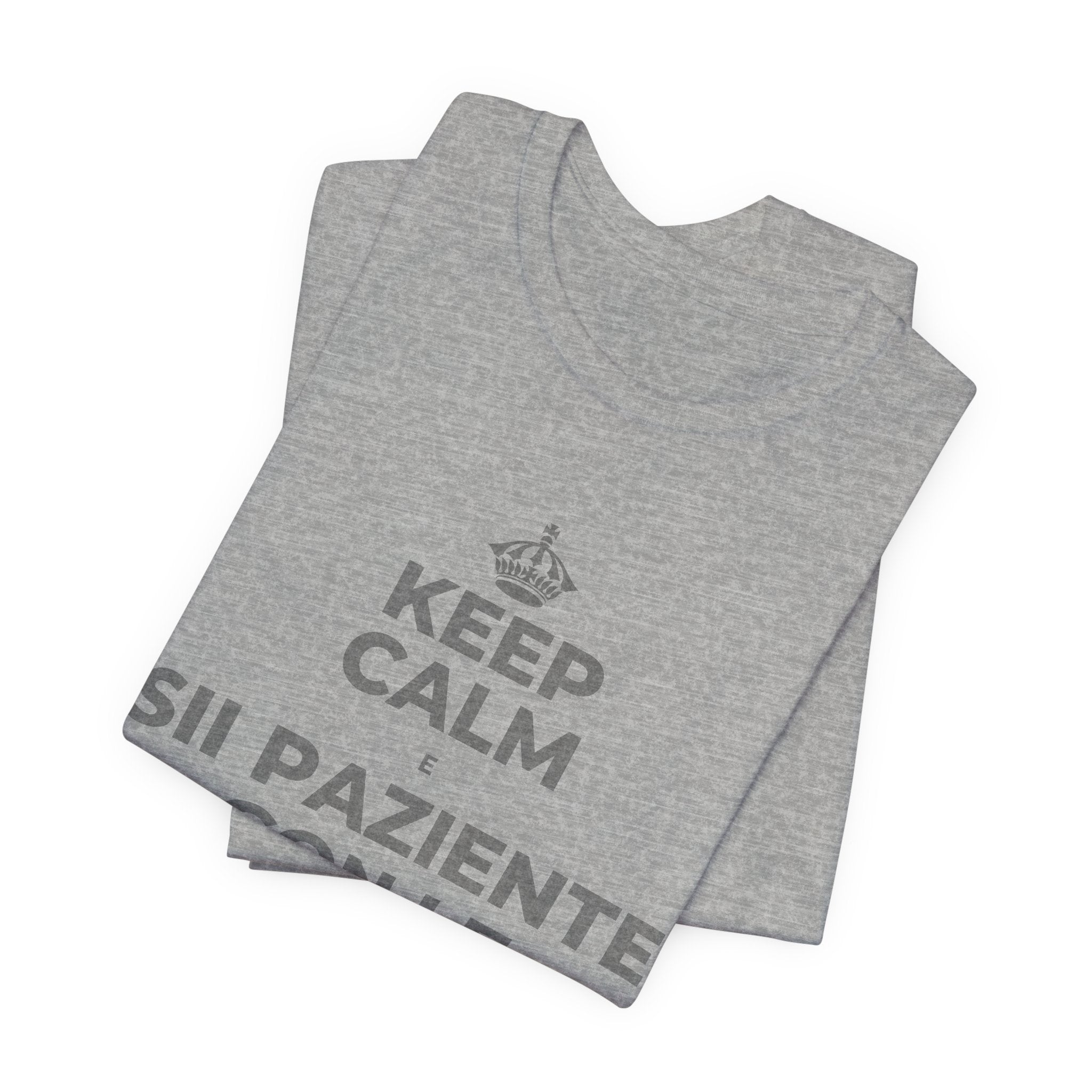KEEP CALM E SII PAZIENTE CON LE NUOVE ABITUDINI T-Shirt (White–Asphalt)