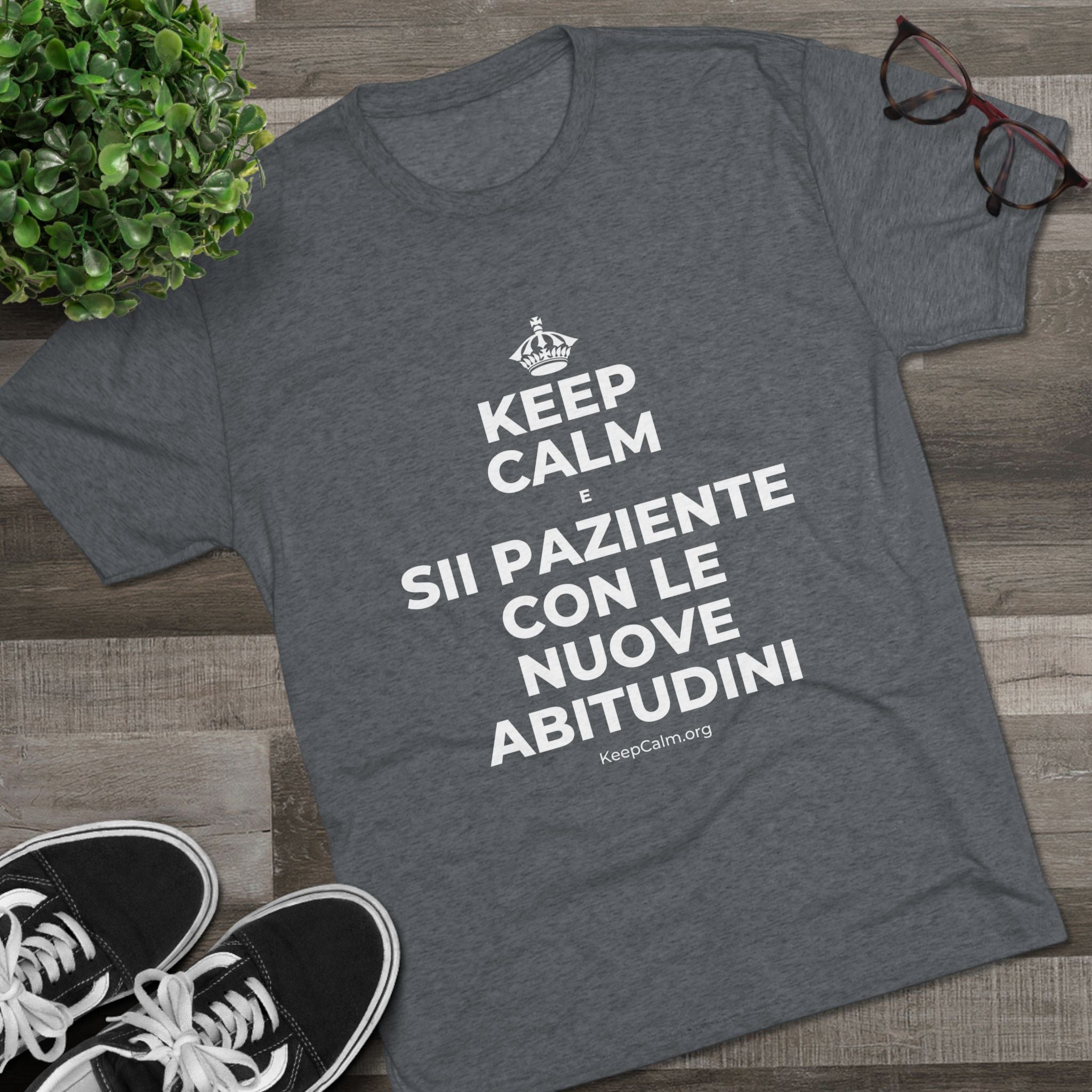 KEEP CALM E SII PAZIENTE CON LE NUOVE ABITUDINI Tri-Blend Tee