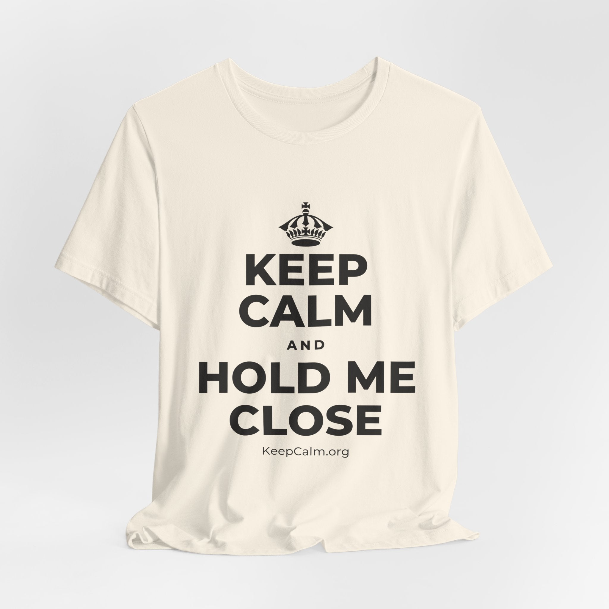 KEEP CALM AND HOLD ME CLOSE T-Shirt (White–Asphalt)