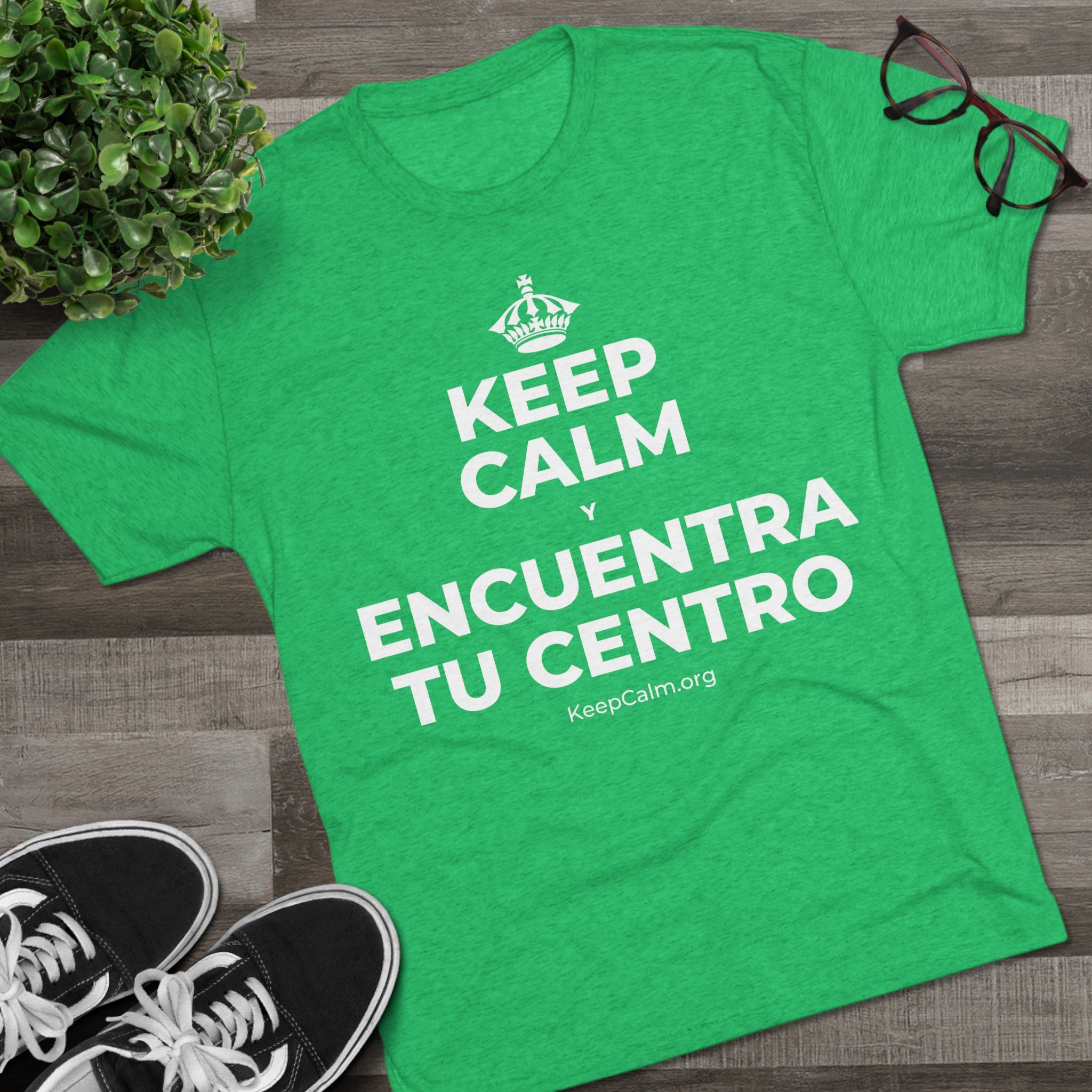 KEEP CALM Y ENCUENTRA TU CENTRO Tri-Blend Tee