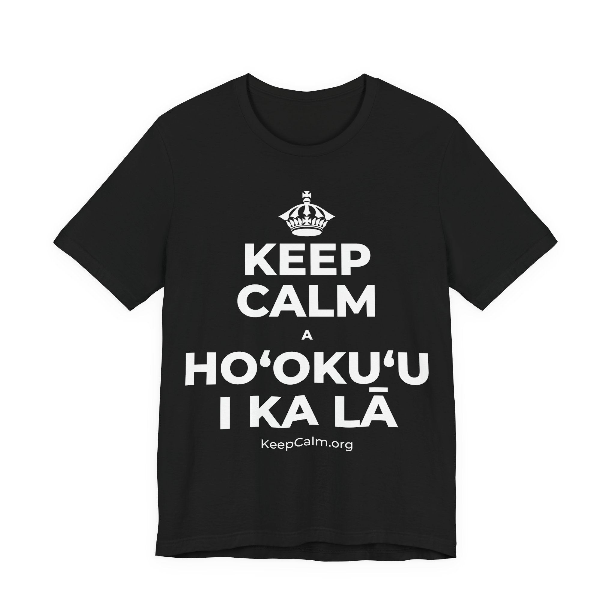 KEEP CALM A HOʻOKUʻU I KA LĀ T-Shirt (White–Asphalt)