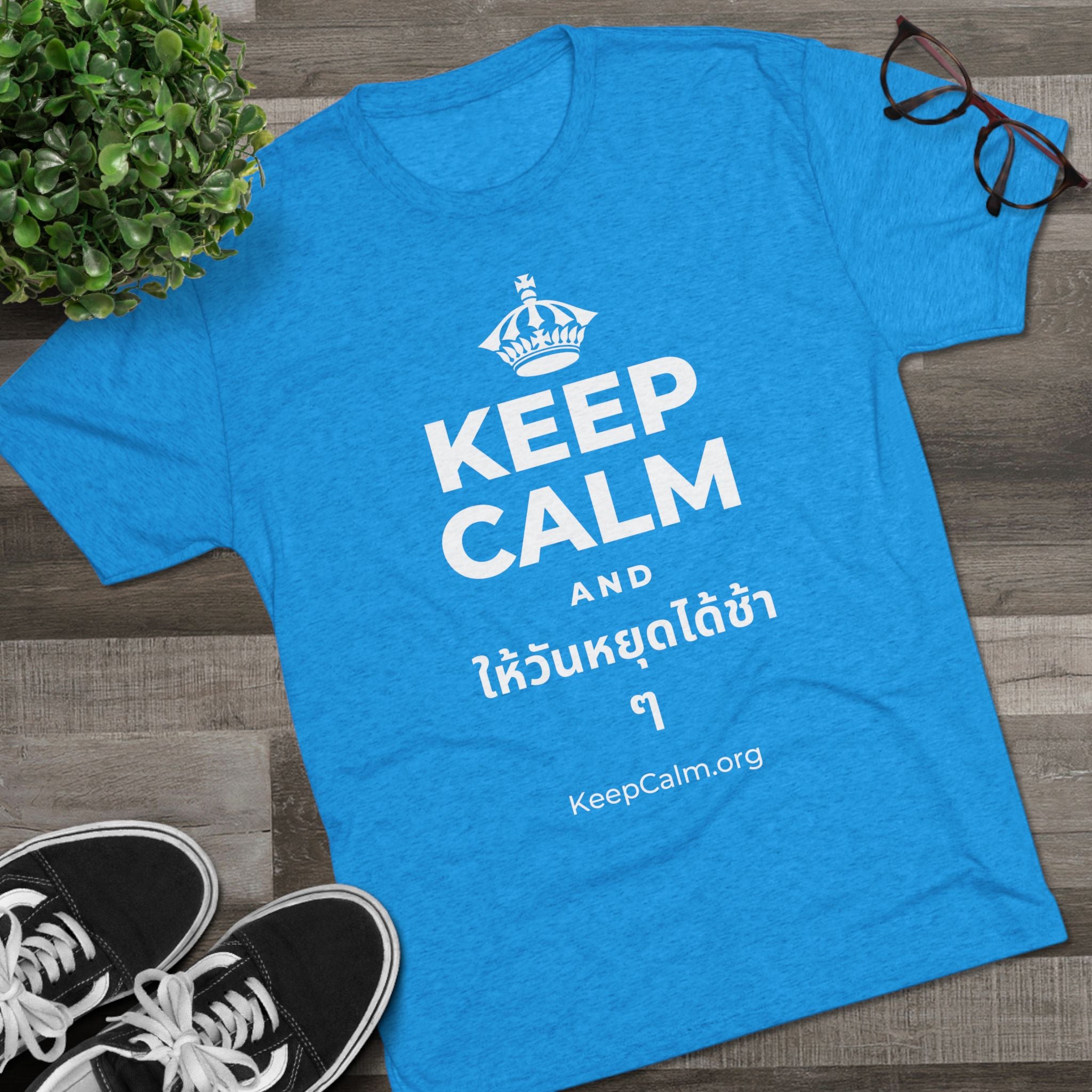 KEEP CALM AND ให้วันหยุดได้ช้า ๆ Tri-Blend Tee