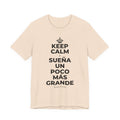 KEEP CALM Y SUEÑA UN POCO MÁS GRANDE T-Shirt (Soft Cream–Heather Mauve)