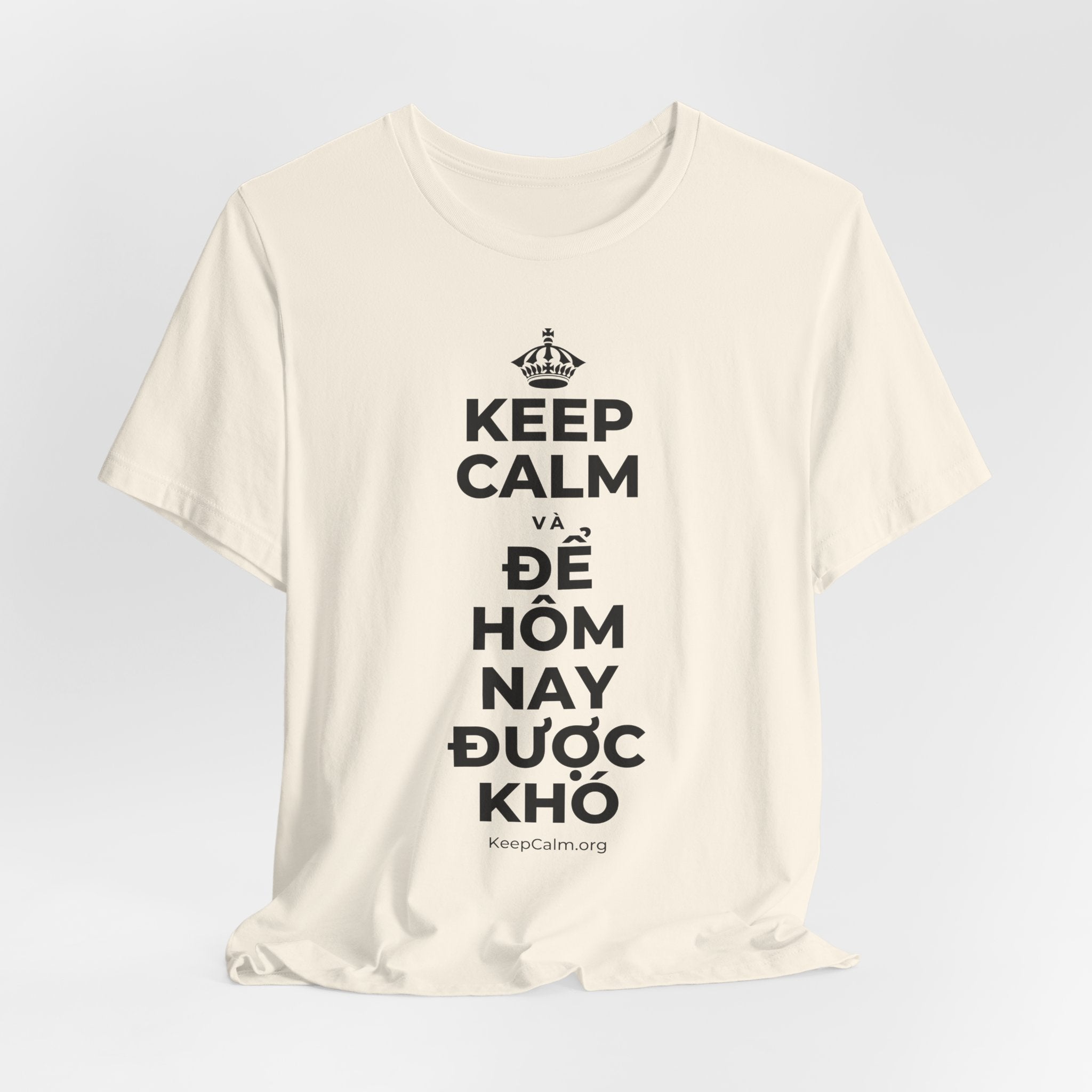 KEEP CALM VÀ ĐỂ HÔM NAY ĐƯỢC KHÓ T-Shirt (White–Asphalt)