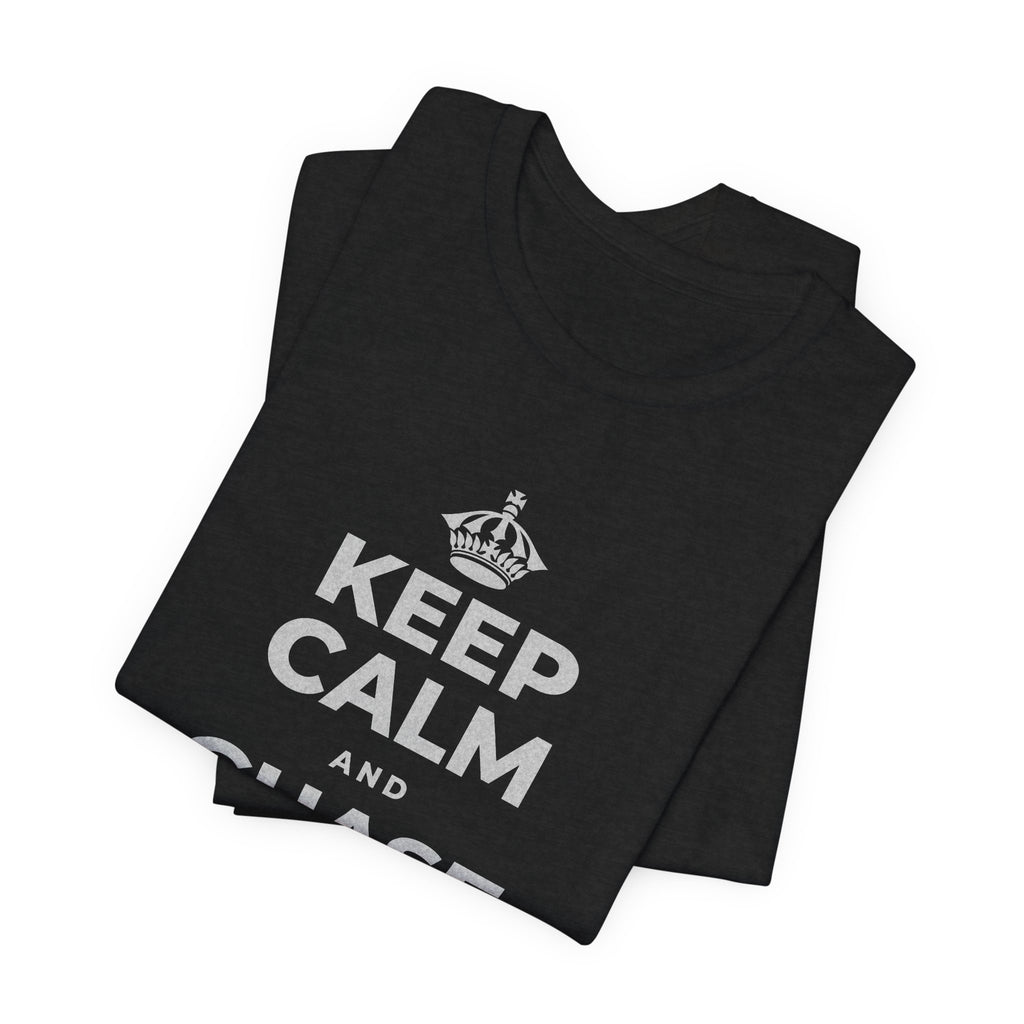 KEEP CALM AND CHASE THE LONG DAYS T-Shirt (White–Asphalt)