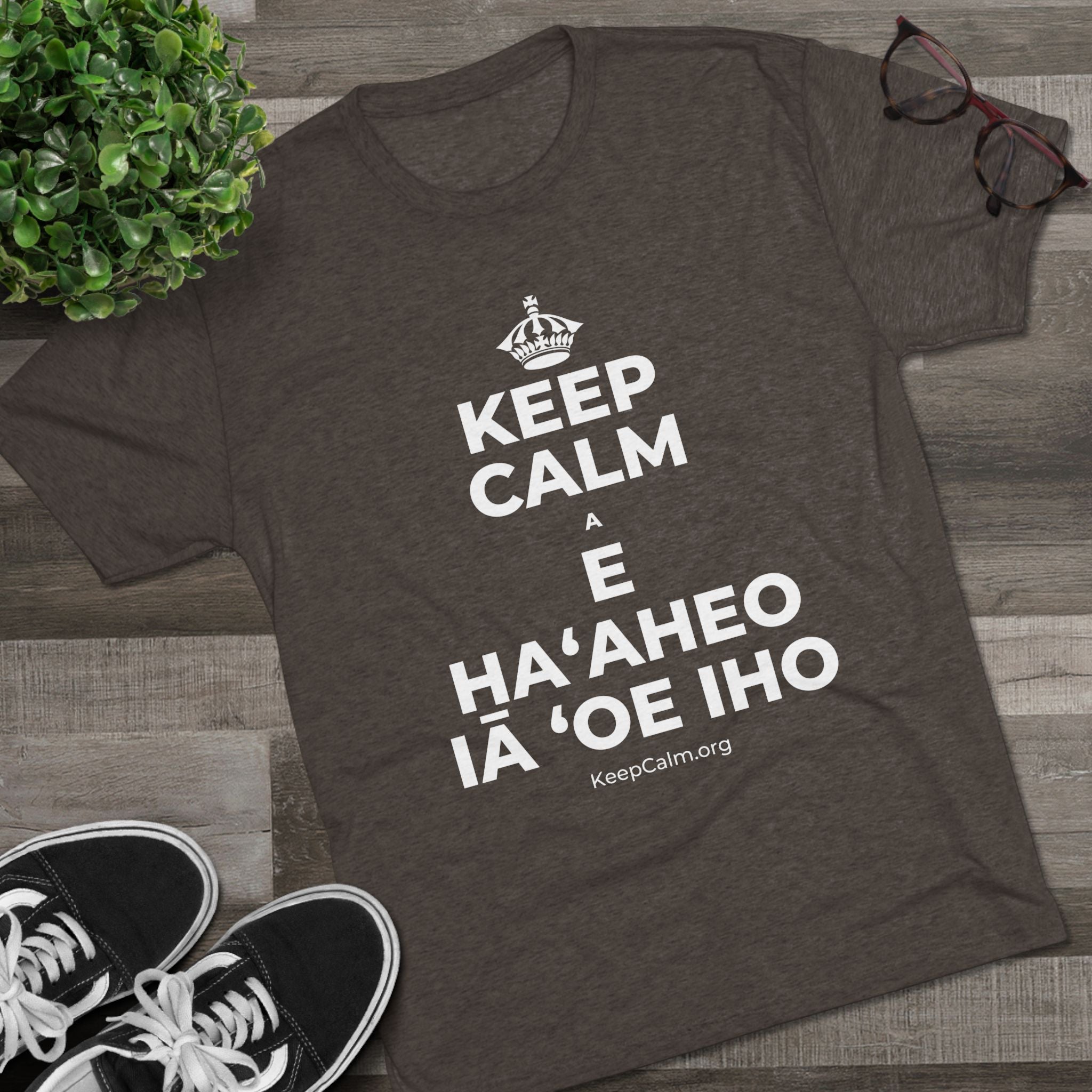 KEEP CALM A E HAʻAHEO IĀ ʻOE IHO Tri-Blend Tee