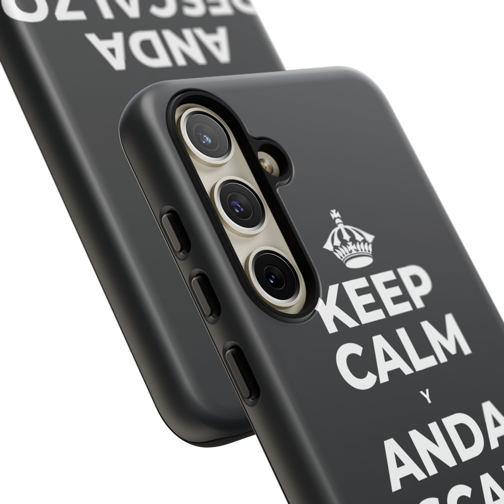 KEEP CALM Y ANDA DESCALZO EN EL PASTO Phone Case (Dark)