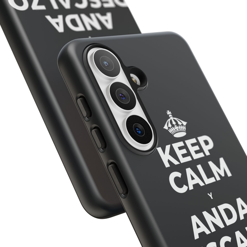 KEEP CALM Y ANDA DESCALZO EN EL PASTO Phone Case (Dark)