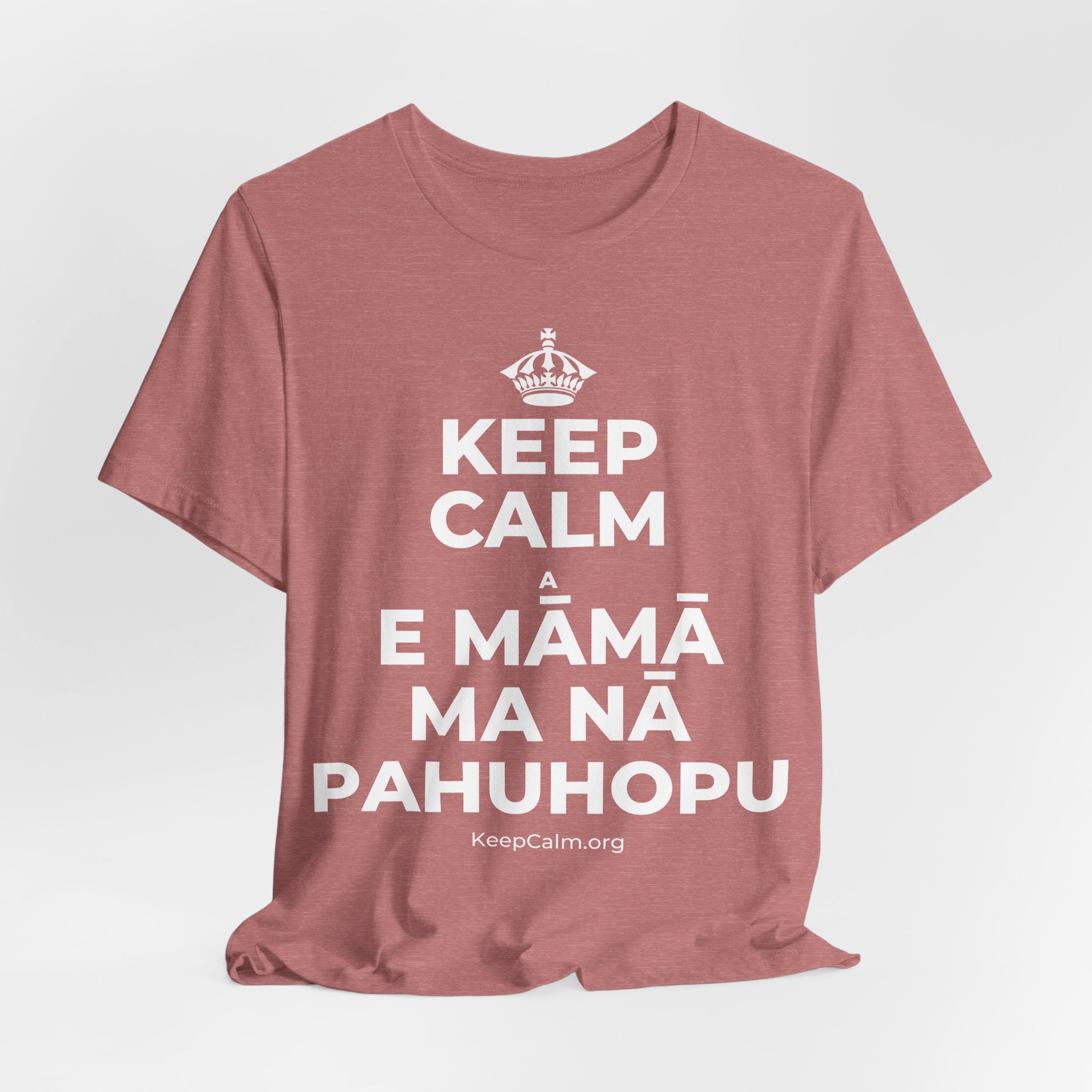 KEEP CALM A E MĀMĀ MA NĀ PAHUHOPU T-Shirt (Soft Cream–Heather Mauve)