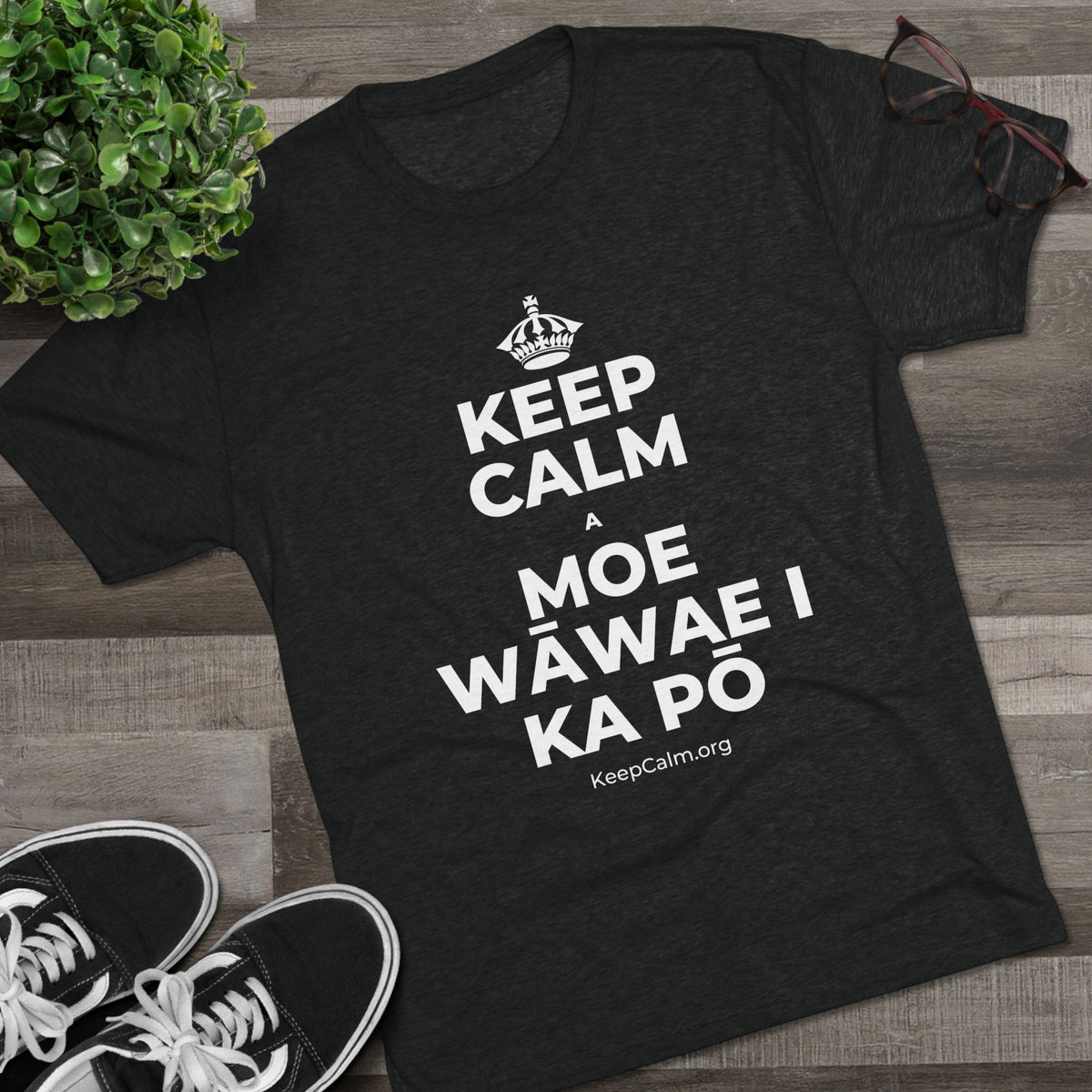 KEEP CALM A MOE WĀWAE I KA PŌ Tri-Blend Tee