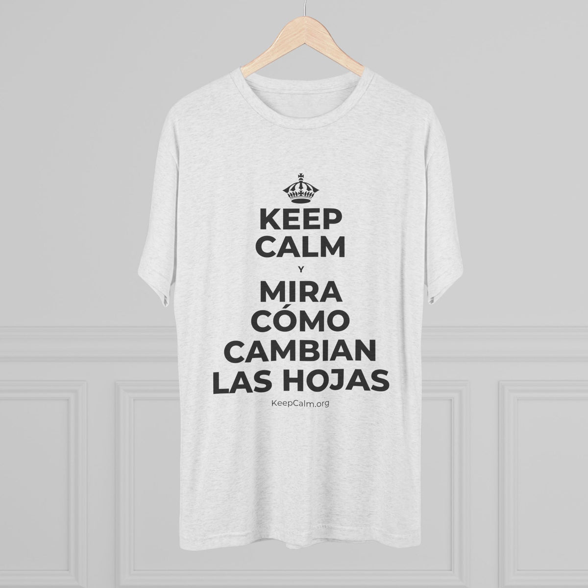 KEEP CALM Y MIRA CÓMO CAMBIAN LAS HOJAS Tri-Blend Tee