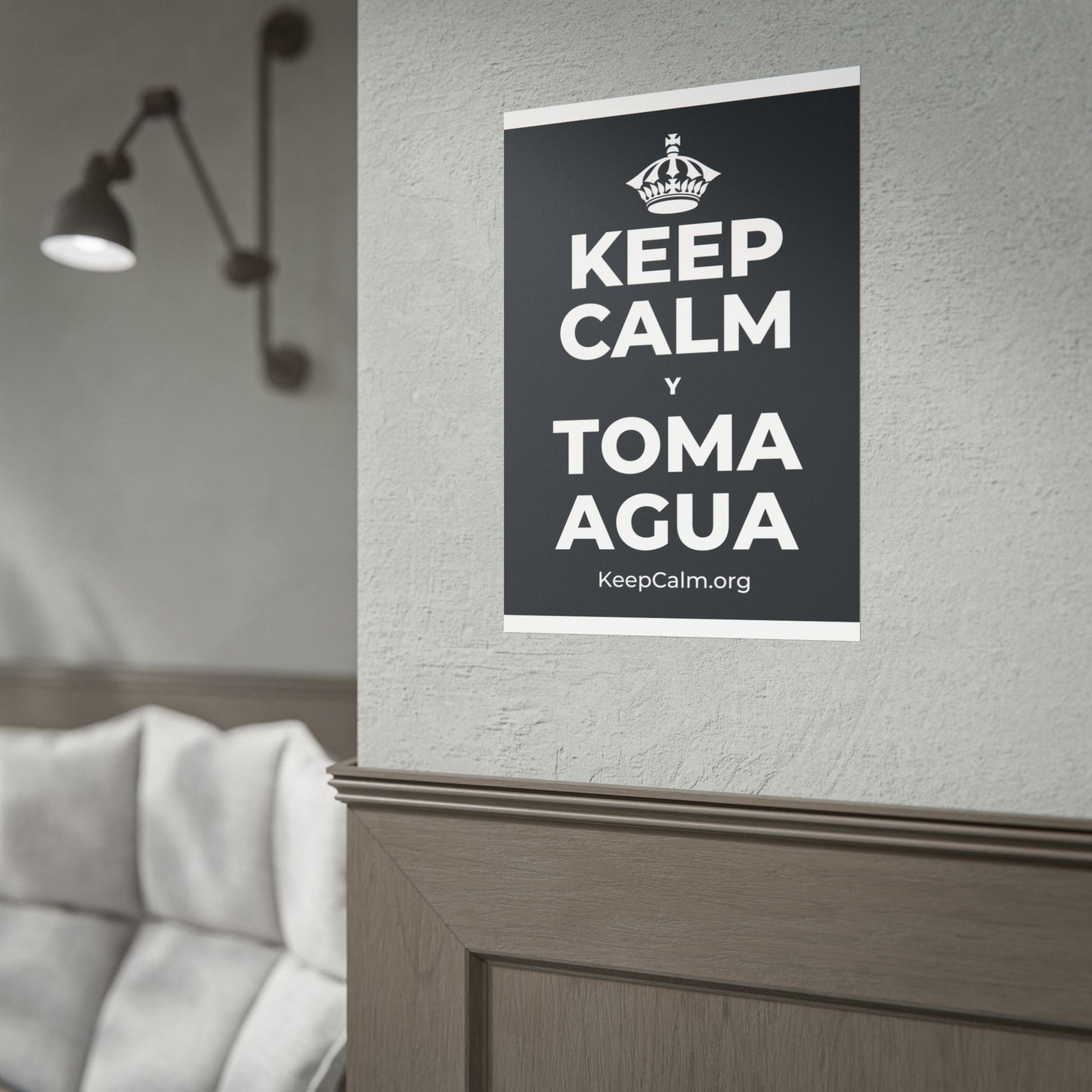 KEEP CALM Y TOMA AGUA Poster (Dark)