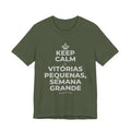 KEEP CALM E VITÓRIAS PEQUENAS, SEMANA GRANDE T-Shirt (Military Green–Autumn)