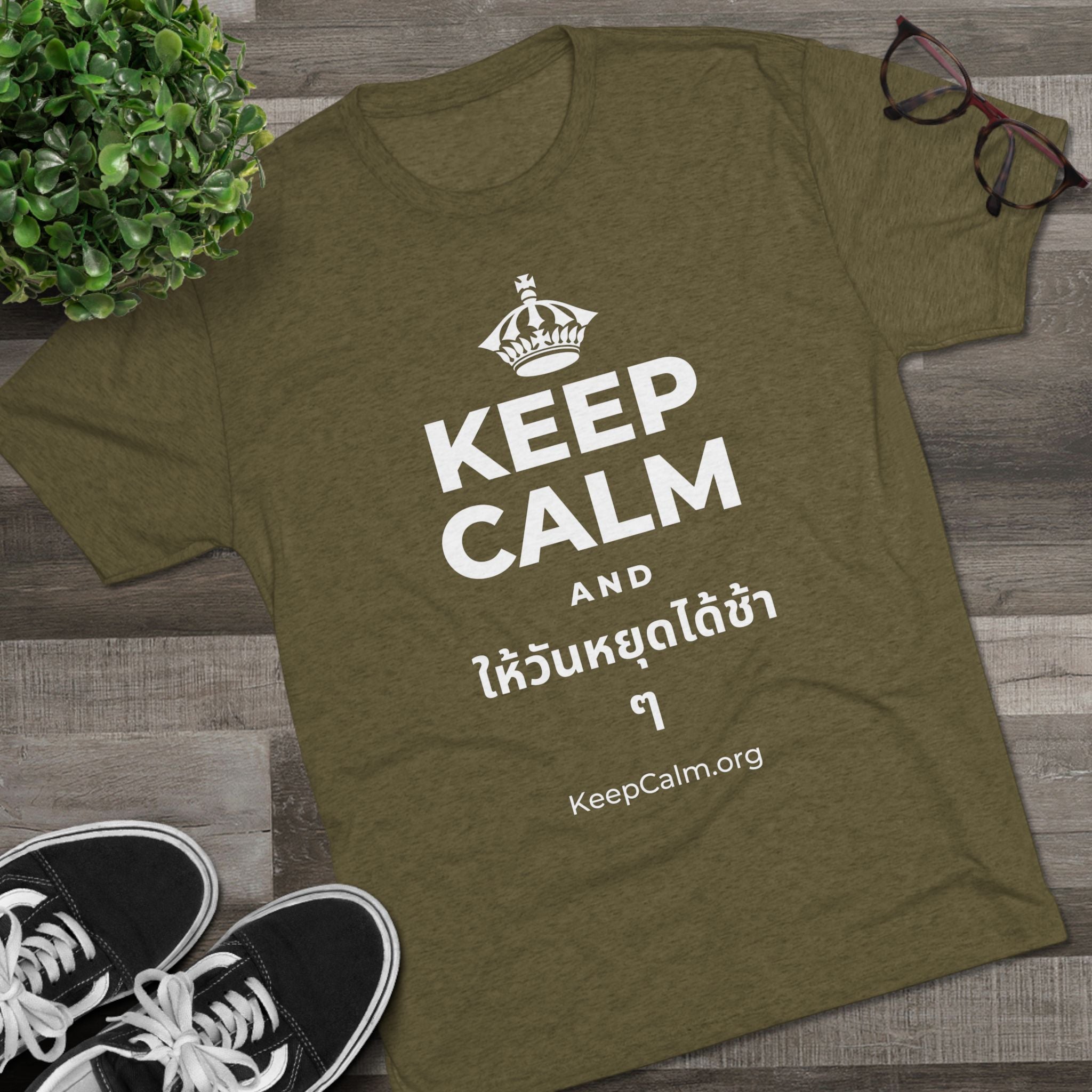 KEEP CALM AND ให้วันหยุดได้ช้า ๆ Tri-Blend Tee