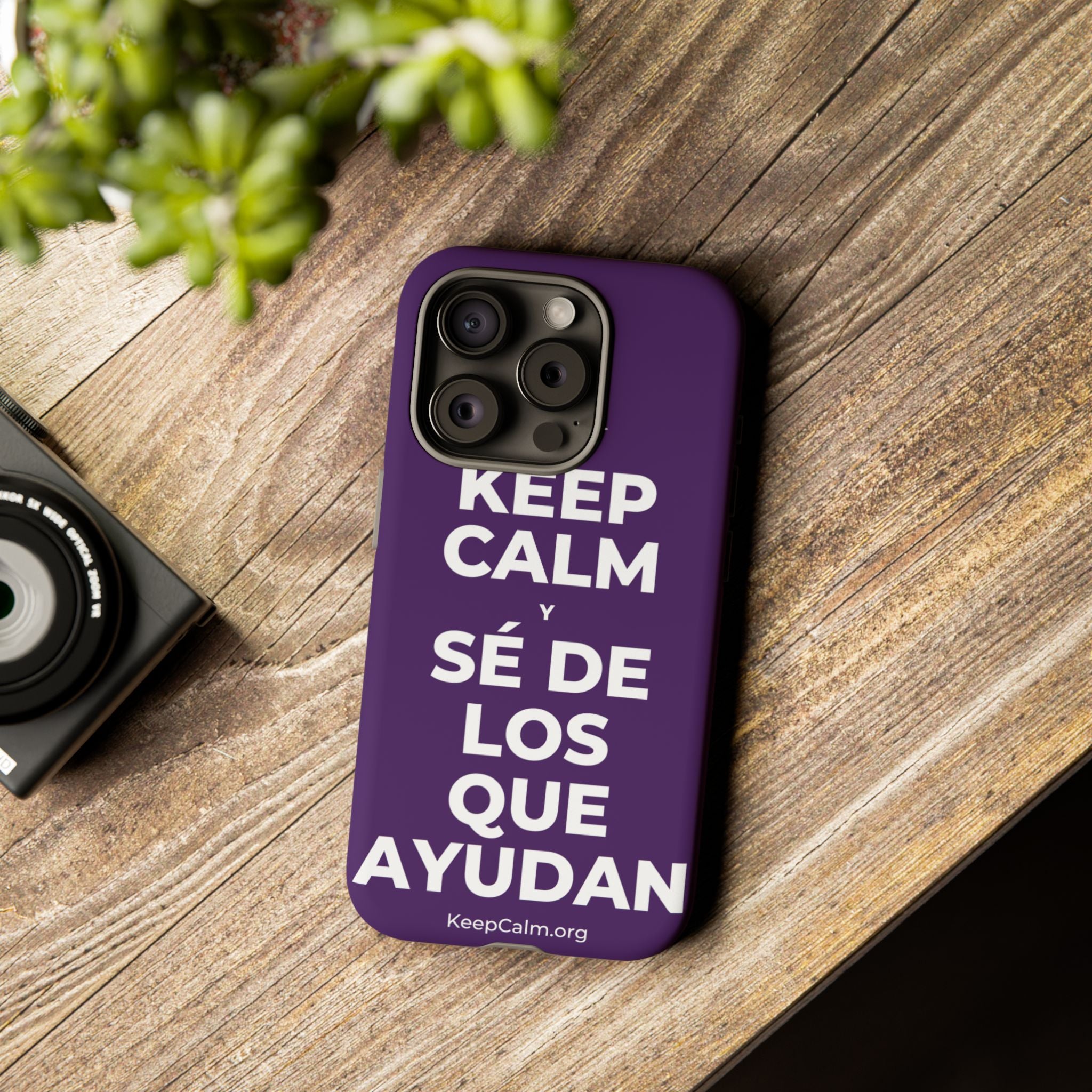 KEEP CALM Y SÉ DE LOS QUE AYUDAN Phone Case