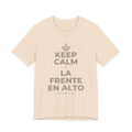 KEEP CALM Y LA FRENTE EN ALTO T-Shirt (Soft Cream–Heather Mauve)